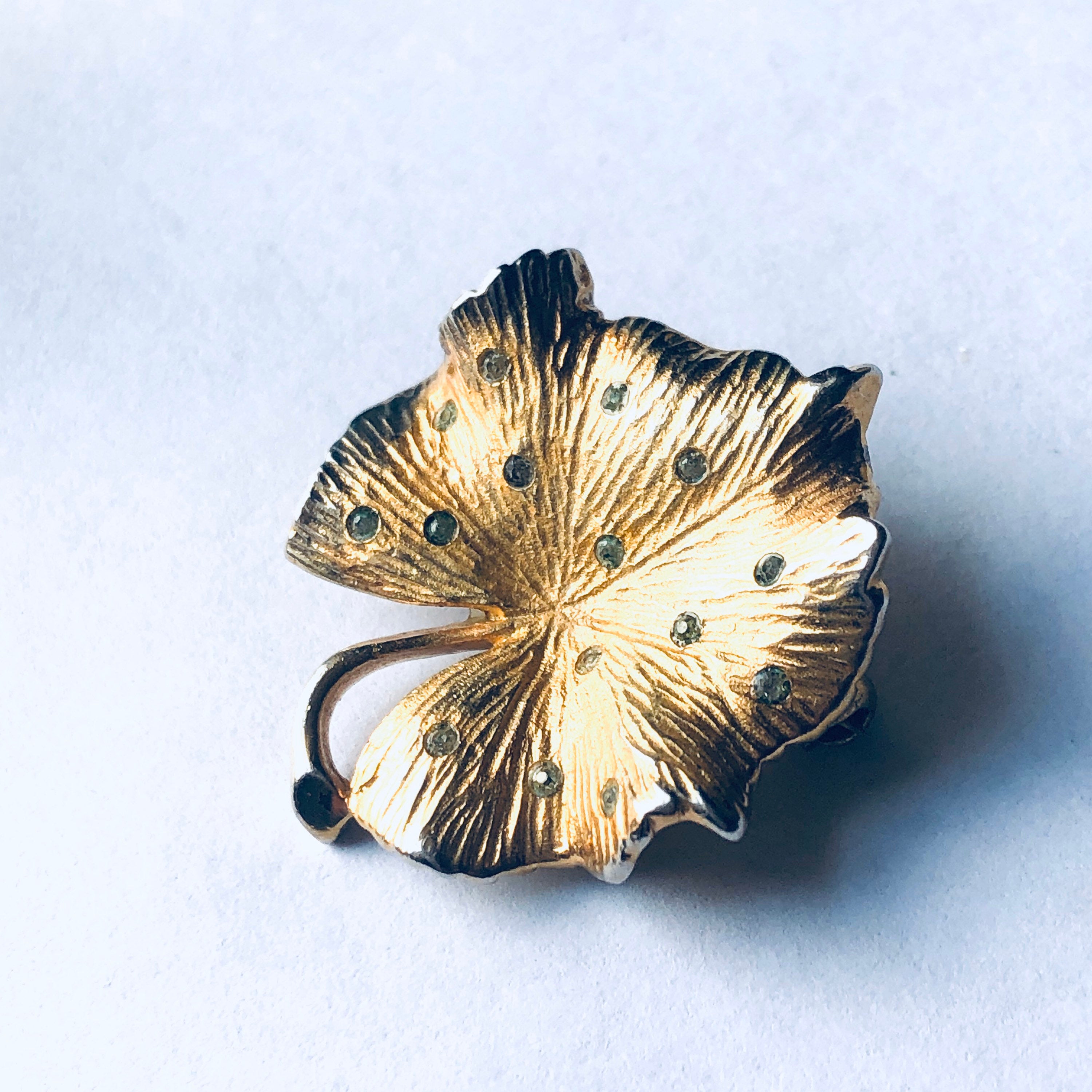 Vintage Gold Toned Leaf Pin, Vintage Costume Jewelry, Small Leaf Pin, Mothers Day Gift, Vintage Leaf Brooch