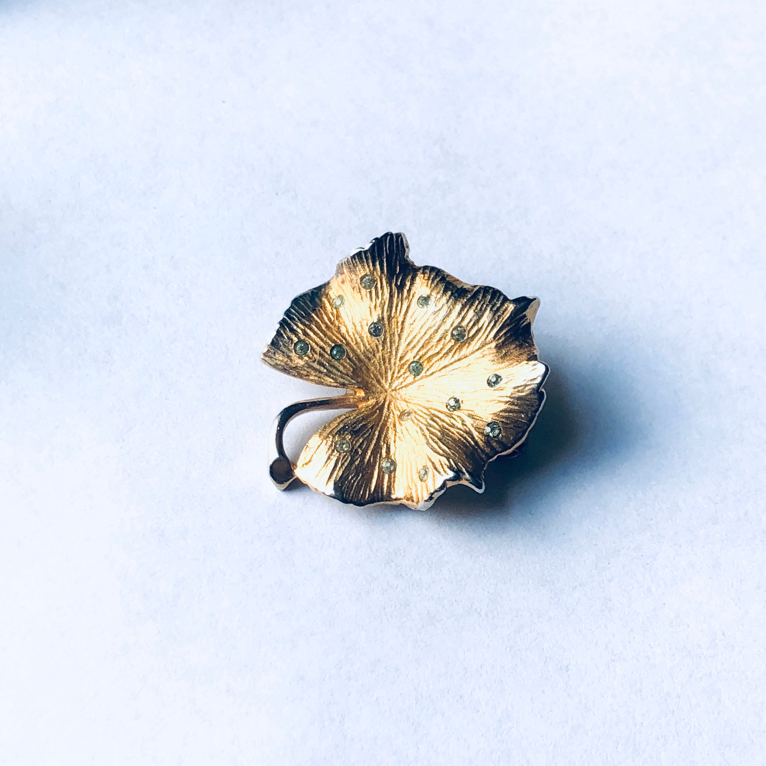 Vintage Gold Toned Leaf Pin, Vintage Costume Jewelry, Small Leaf Pin, Mothers Day Gift, Vintage Leaf Brooch