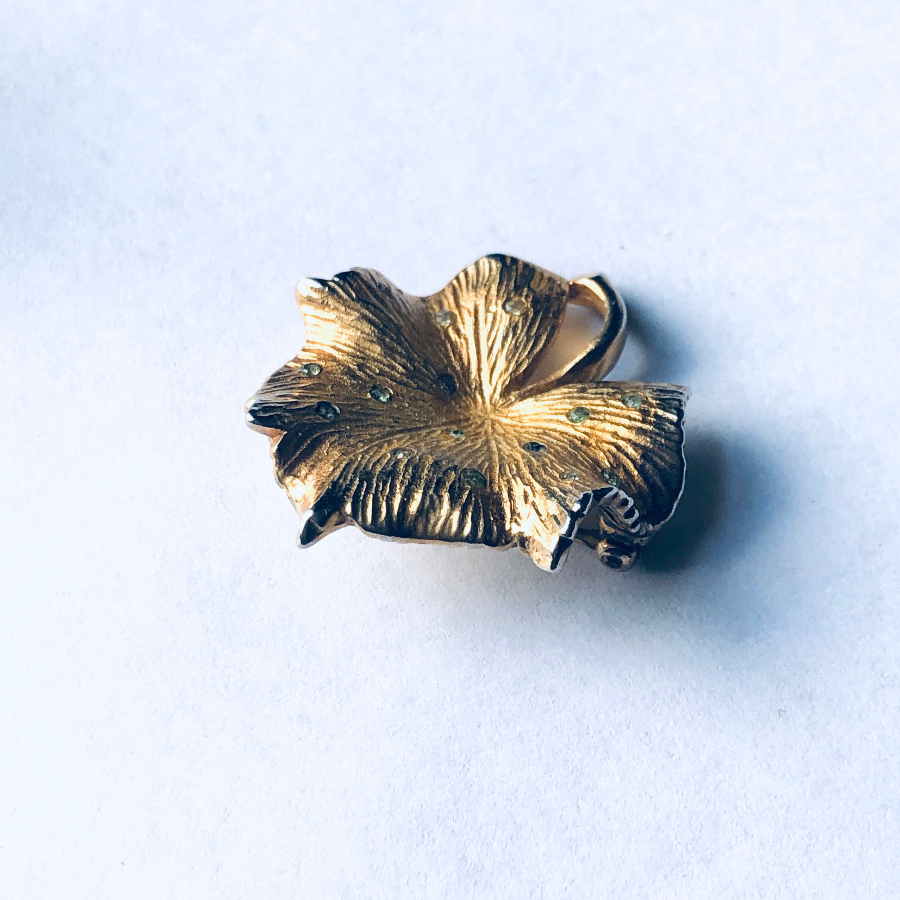 Vintage Gold Toned Leaf Pin, Vintage Costume Jewelry, Small Leaf Pin, Mothers Day Gift, Vintage Leaf Brooch