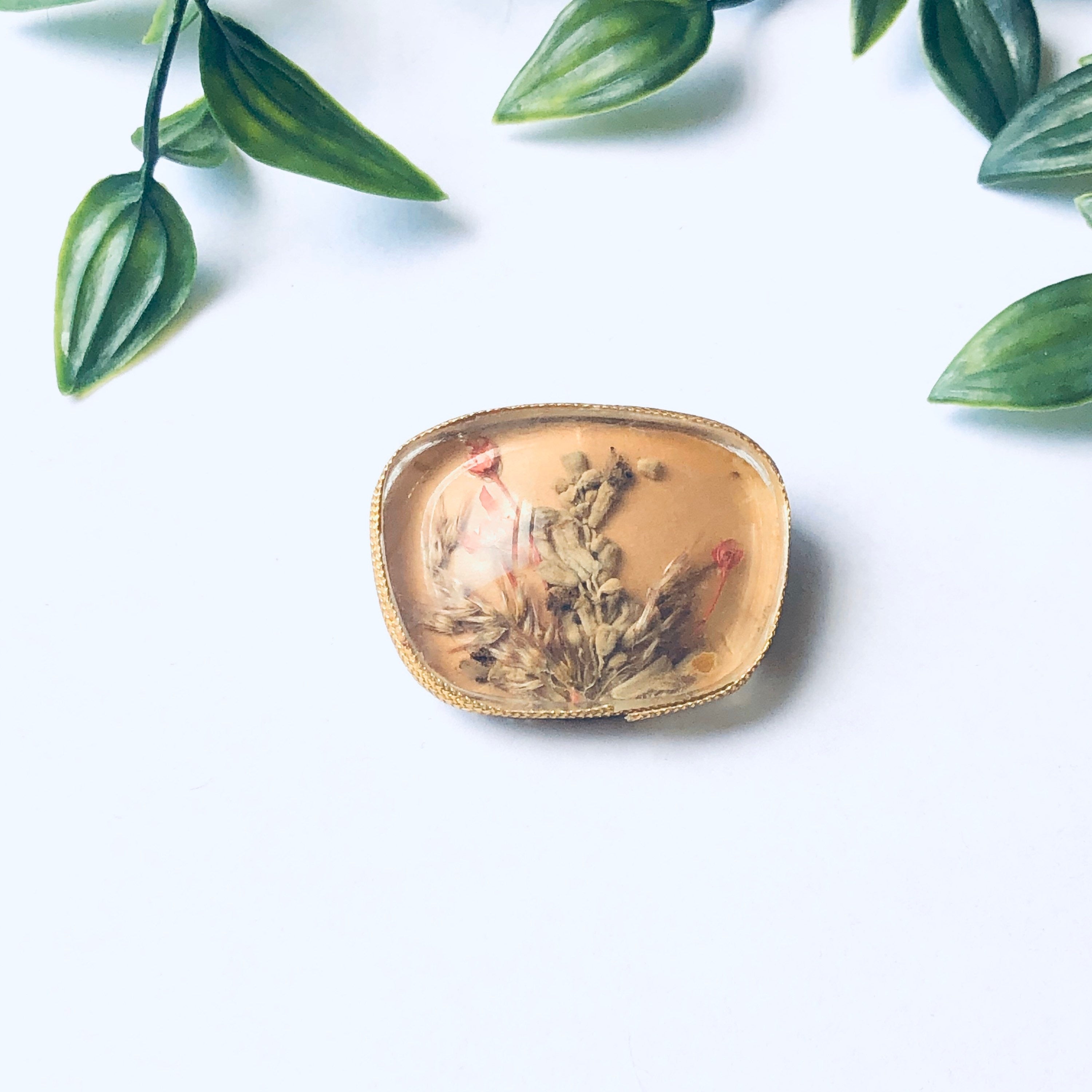 Vintage Brooch with Dried Flowers, Dried Flower Jewelry, Floral Pin, Flower Jewelry, Vintage Flower Pin, Unique Floral Brooch