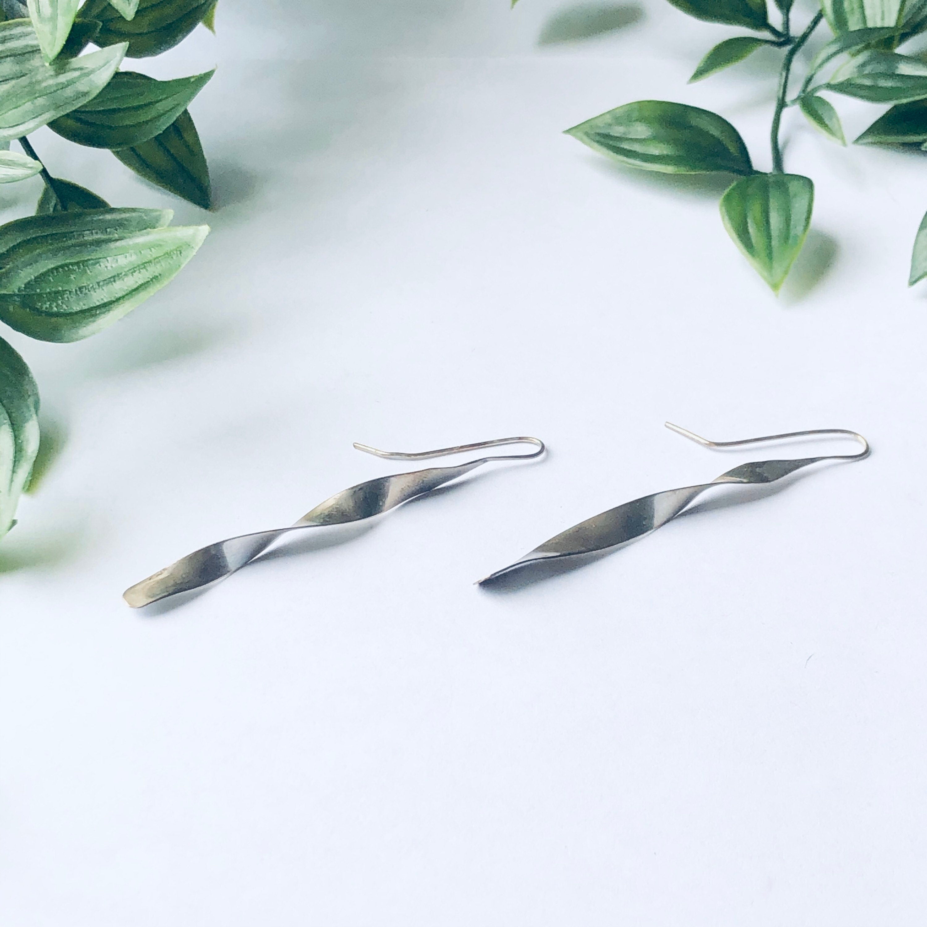 Vintage Silver Swirl Earrings, Silver Dangle Earrings, Minimalist Jewelry, Long Silver Earrings, Silver Spiral Earrings