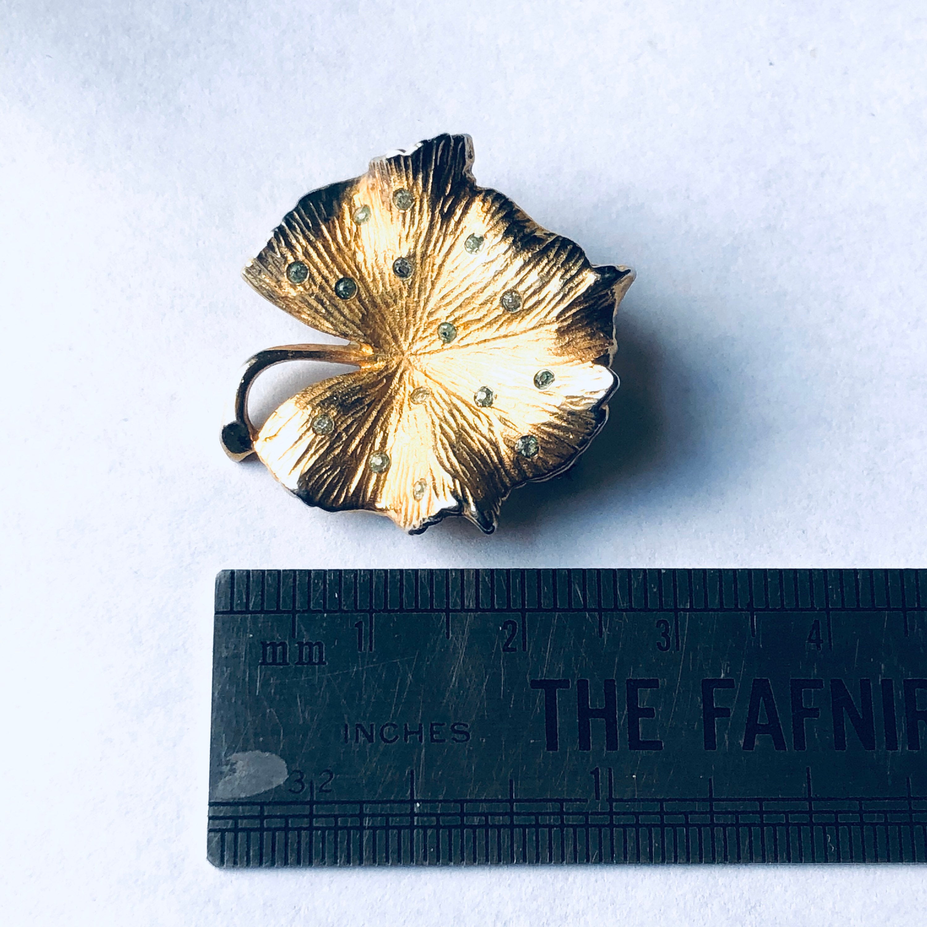 Vintage Gold Toned Leaf Pin, Vintage Costume Jewelry, Small Leaf Pin, Mothers Day Gift, Vintage Leaf Brooch