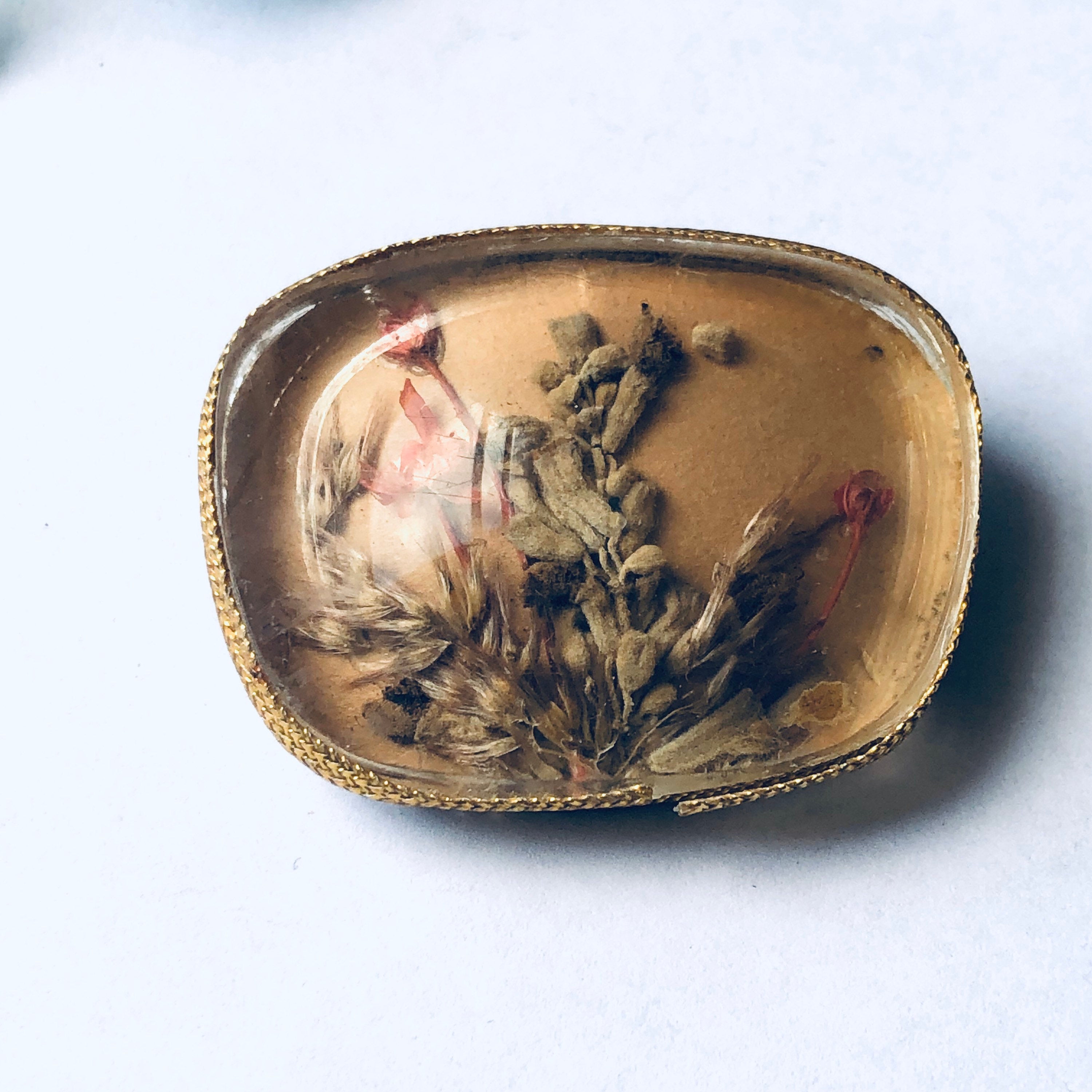 Vintage Brooch with Dried Flowers, Dried Flower Jewelry, Floral Pin, Flower Jewelry, Vintage Flower Pin, Unique Floral Brooch