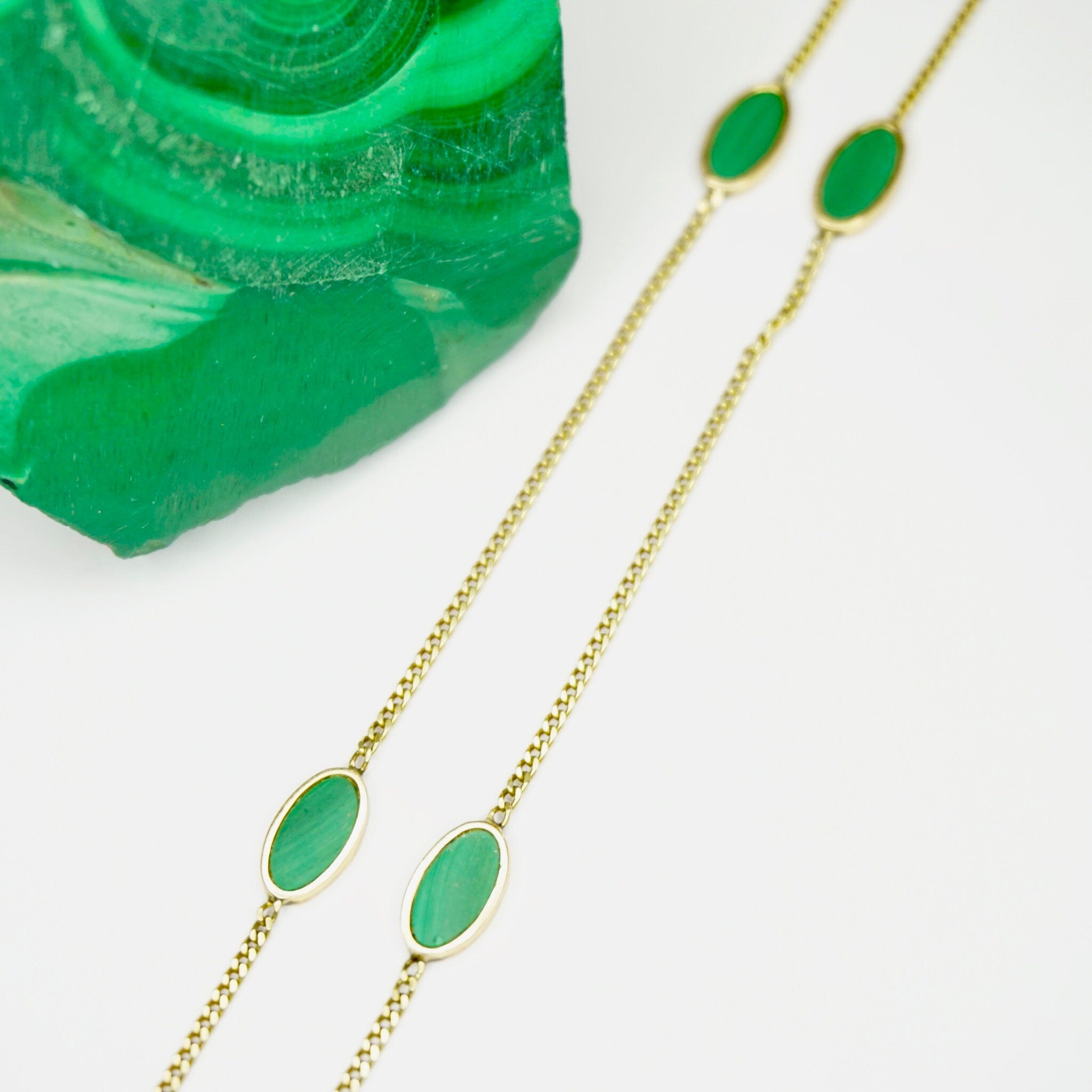 Vintage 14K Gold Choker Necklace With 5 Malachite Slices, Unique Choker With Gold Set Malachite Slices, 14K Gold Necklace With Green Details