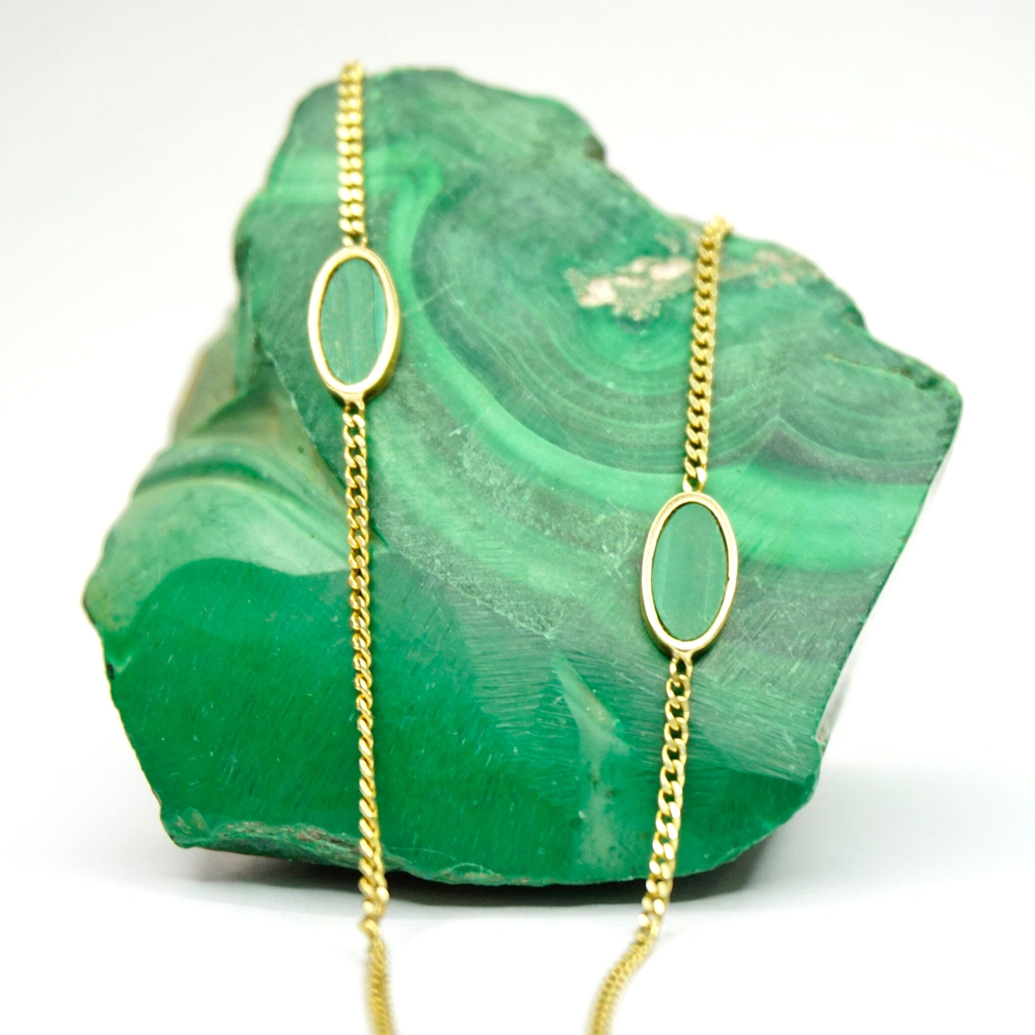 Vintage 14K Gold Choker Necklace With 5 Malachite Slices, Unique Choker With Gold Set Malachite Slices, 14K Gold Necklace With Green Details