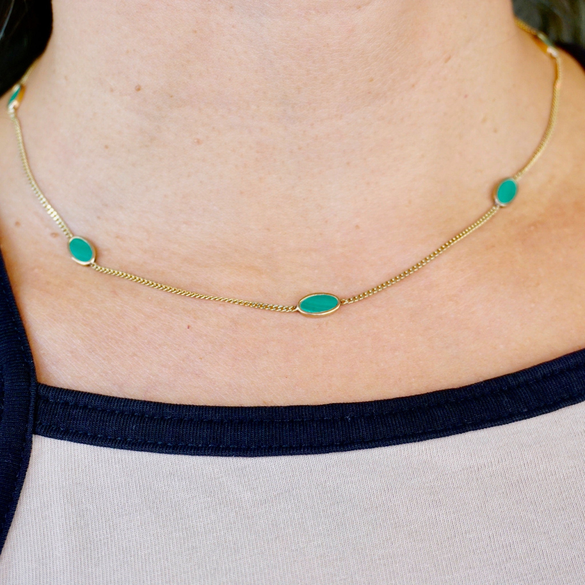 Vintage 14K Gold Choker Necklace With 5 Malachite Slices, Unique Choker With Gold Set Malachite Slices, 14K Gold Necklace With Green Details