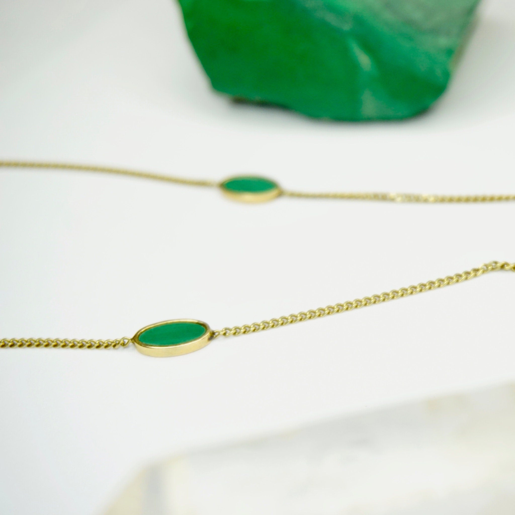 Vintage 14K Gold Choker Necklace With 5 Malachite Slices, Unique Choker With Gold Set Malachite Slices, 14K Gold Necklace With Green Details