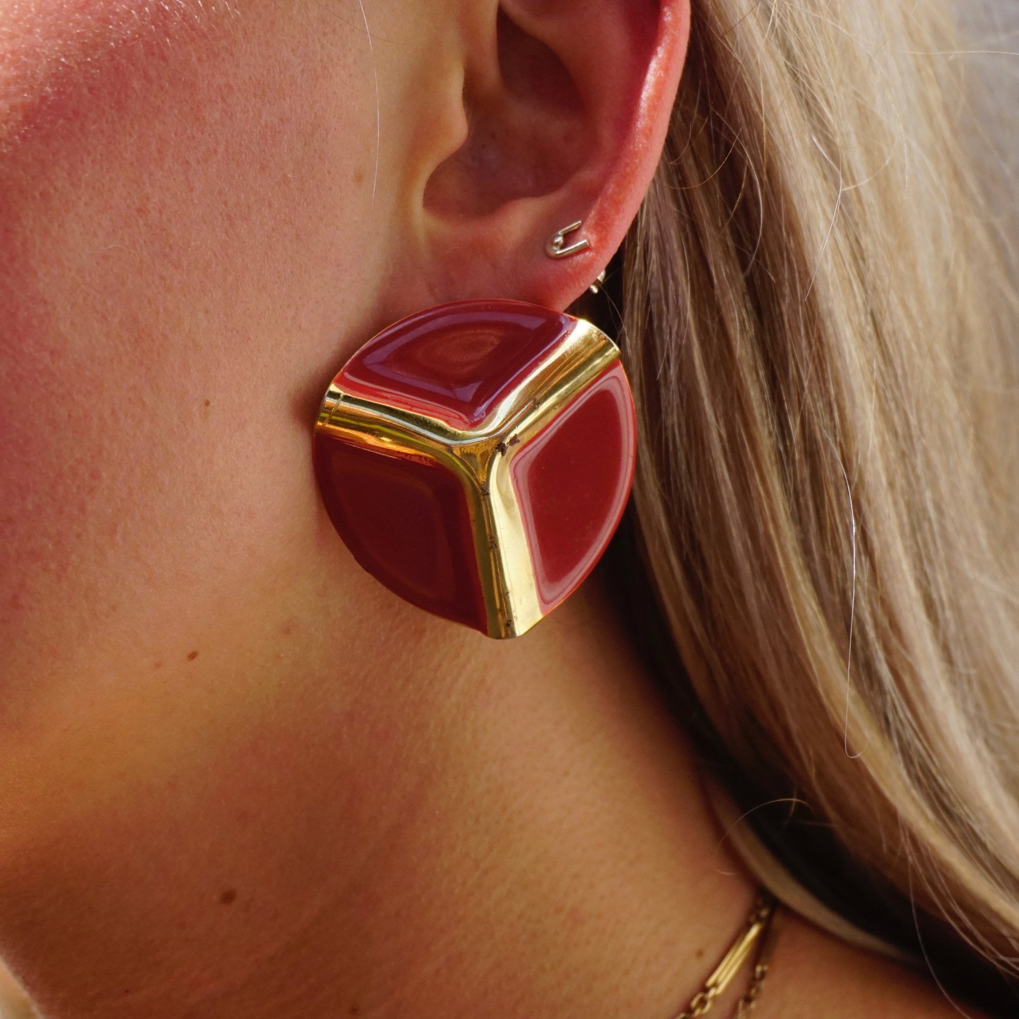 Vintage Abstract Pink and Gold Metal Stud Earrings, 80's Costume Jewelry Earrings With 3D Ripple, Gaudy Pink and Gold Costume Earrings