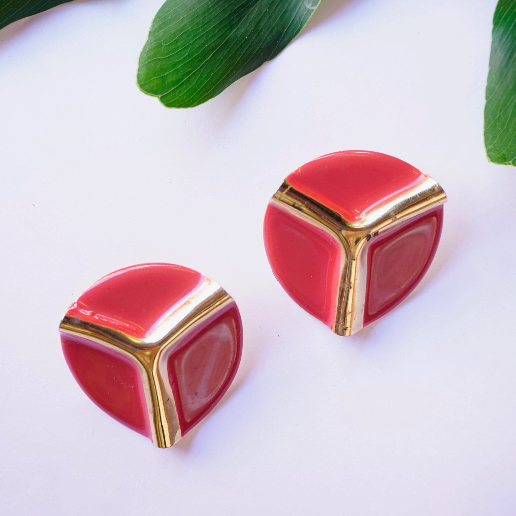 Vintage Abstract Pink and Gold Metal Stud Earrings, 80's Costume Jewelry Earrings With 3D Ripple, Gaudy Pink and Gold Costume Earrings