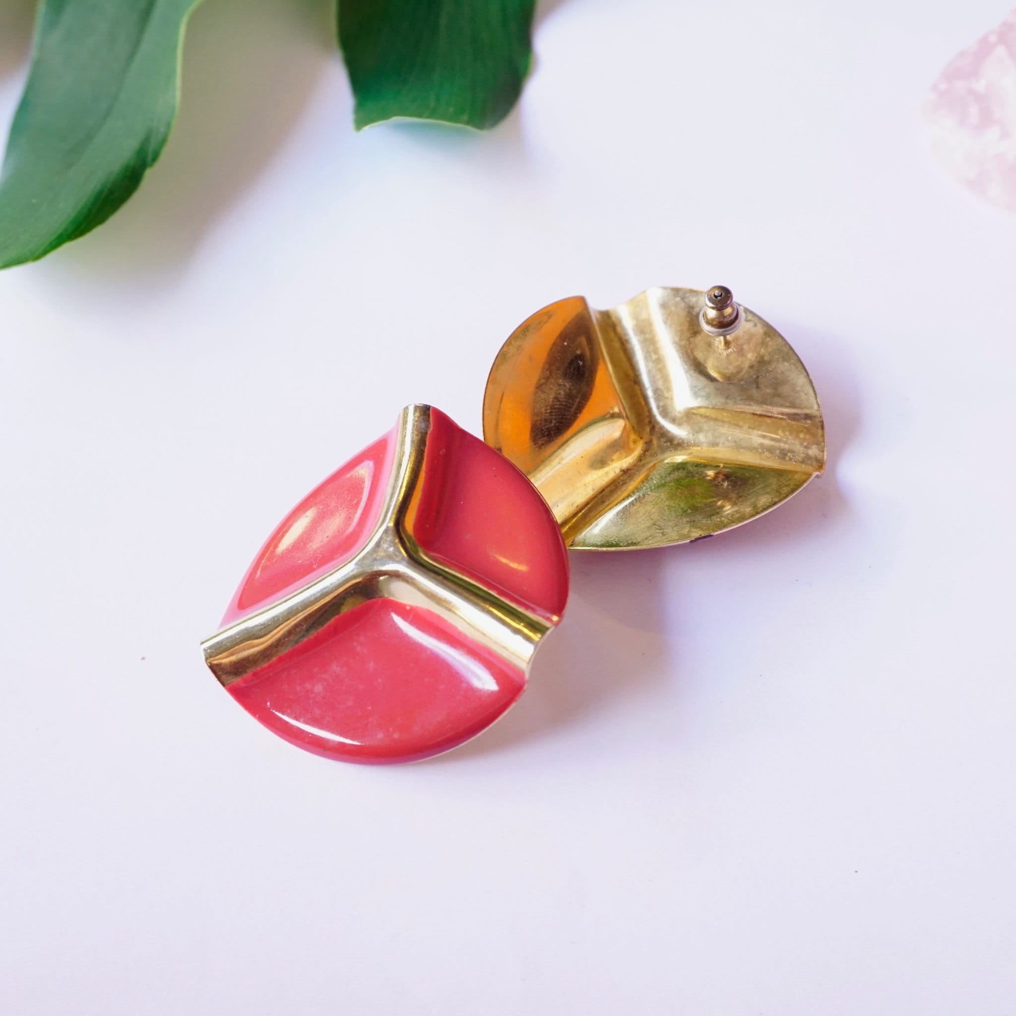Vintage Abstract Pink and Gold Metal Stud Earrings, 80's Costume Jewelry Earrings With 3D Ripple, Gaudy Pink and Gold Costume Earrings