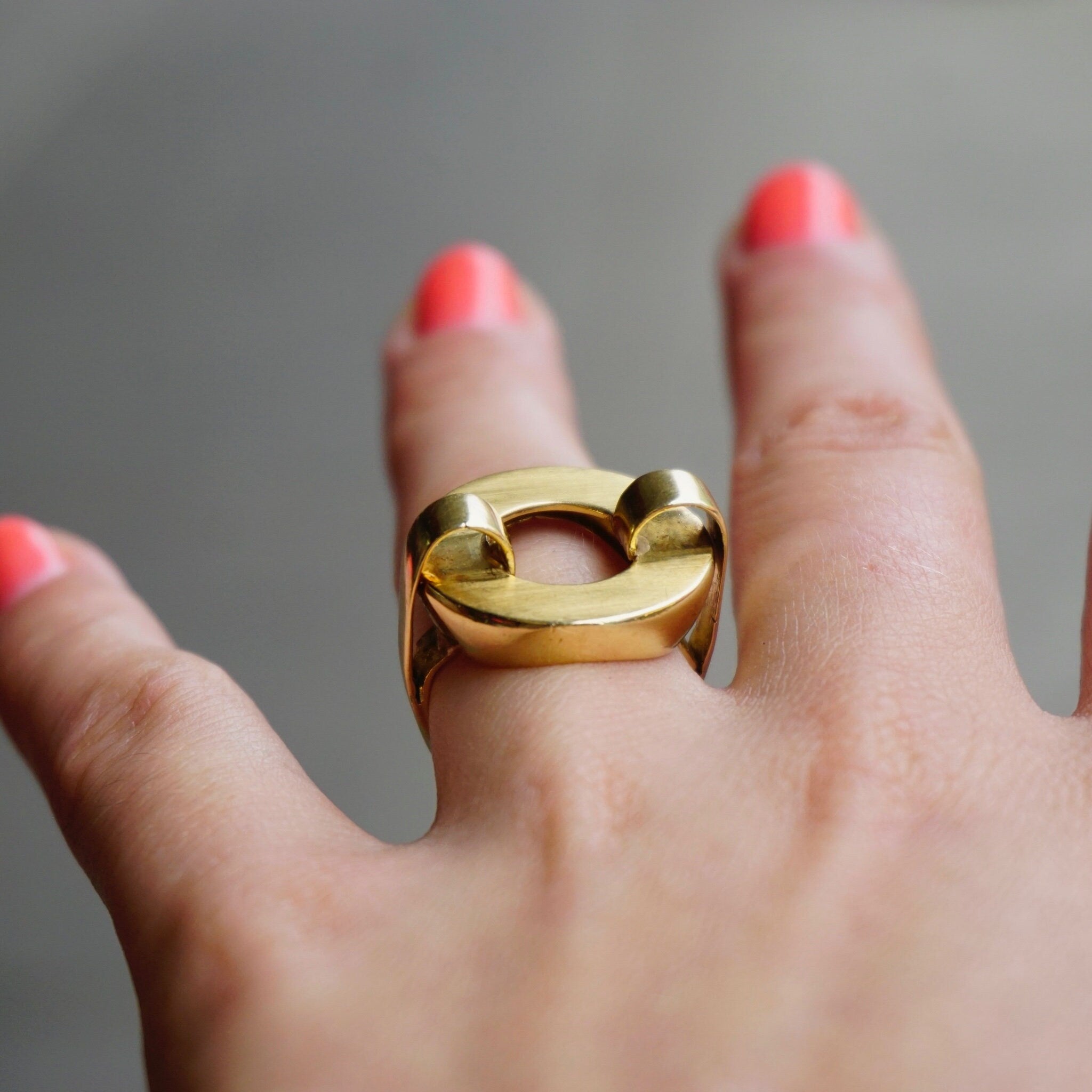Vintage 18K Gold Open Circle Cocktail Ring, Bold Unique 18K Gold Estate Cocktail Ring, Modern 18K Gold Circle Ring, Size 7.5 US Ring