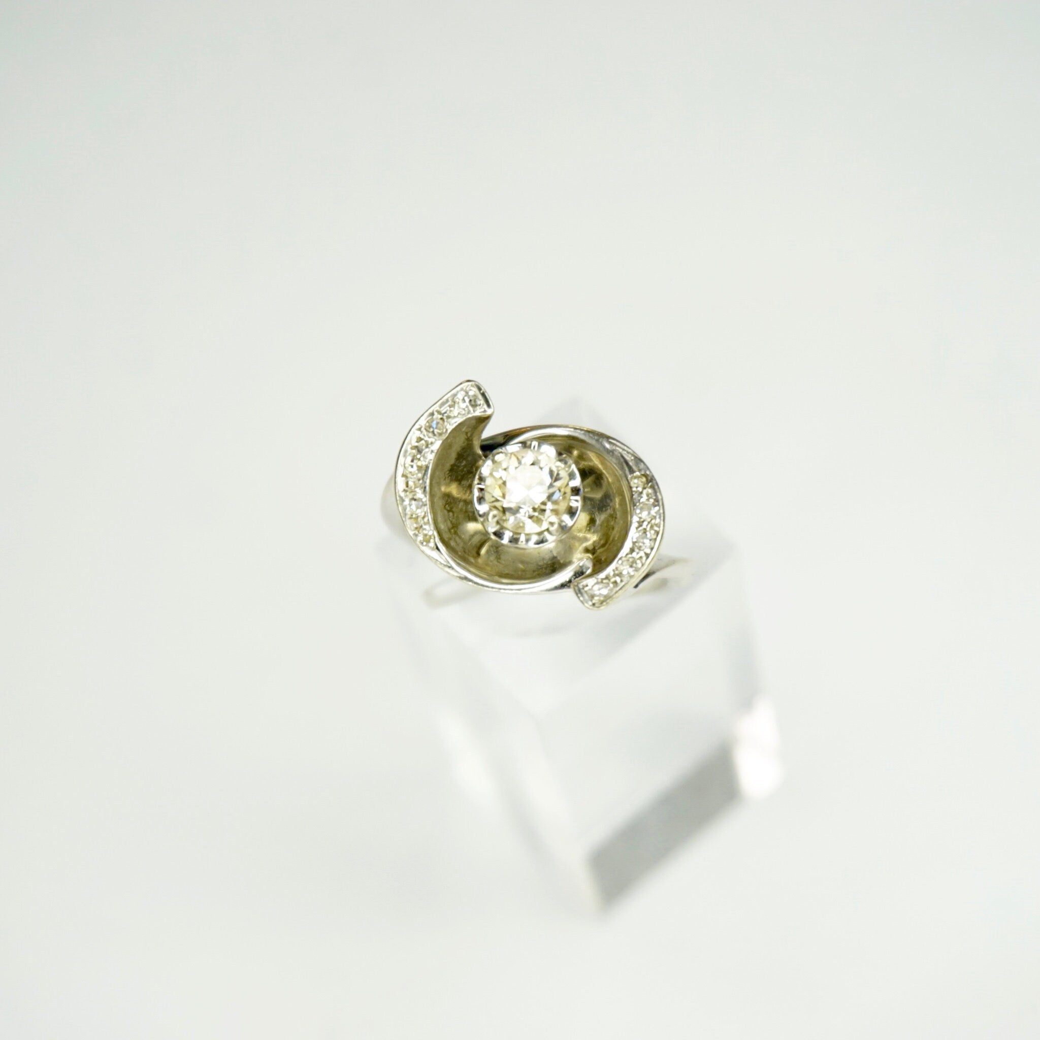 Vintage 14k White Gold Diamond Ring, Simplistic Deco Gold and Diamond Ring, White Gold Ring With Solitaire and Accent Diamonds, 14k Gold