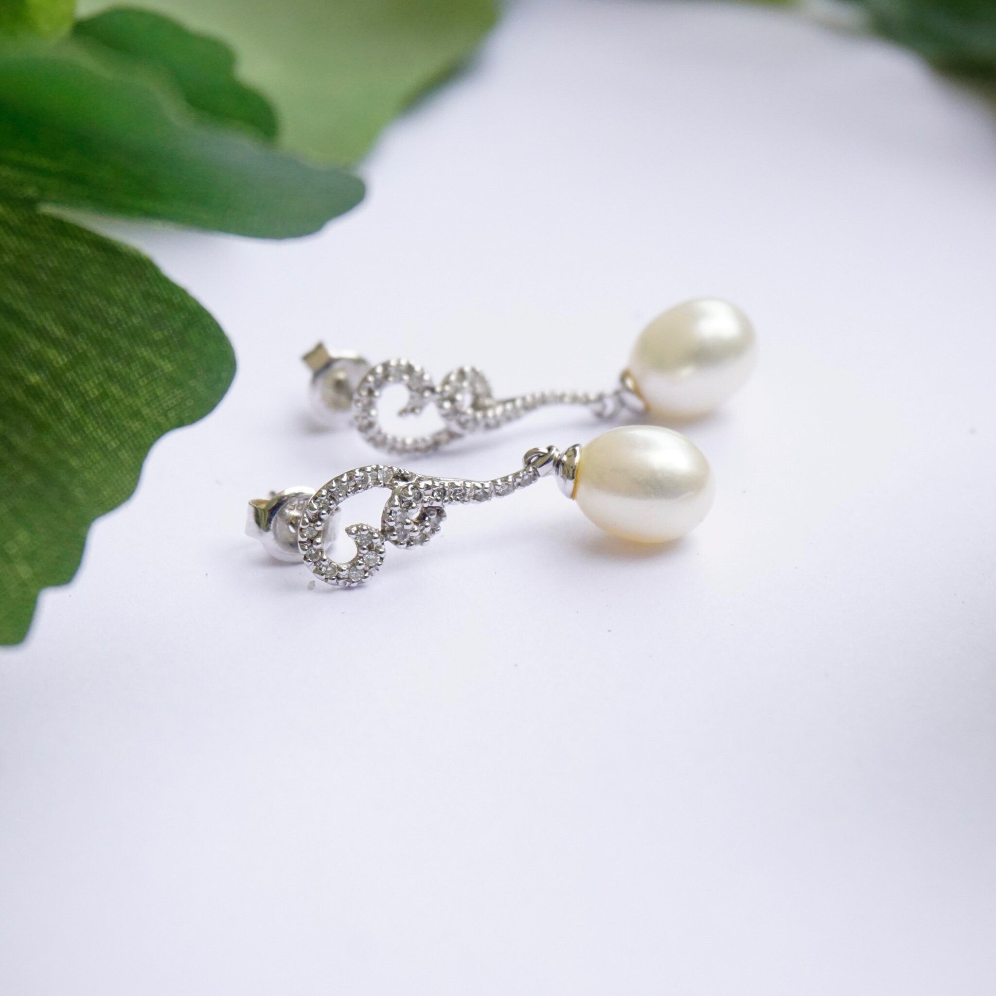 Vintage 14K White Gold Diamond and Pearl Earrings, Beautiful Pearl Drop Earrings With Diamond Accents, Delicate White Gold Stud Earrings