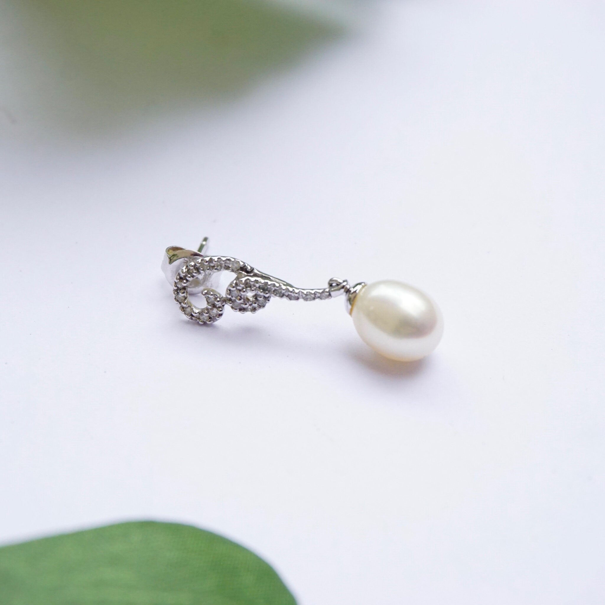 Vintage 14K White Gold Diamond and Pearl Earrings, Beautiful Pearl Drop Earrings With Diamond Accents, Delicate White Gold Stud Earrings