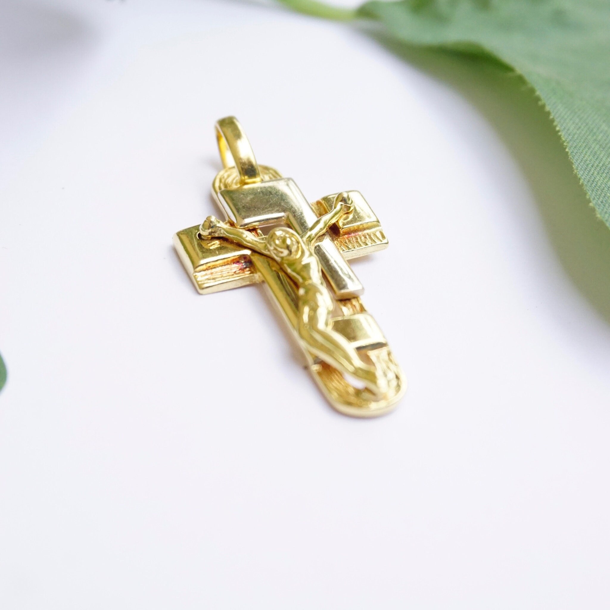 Vintage 18K Gold Jesus Crucifix Pendant, Yellow Gold Jesus On The Cross Pendant, Unique Crucifix Pendant, Antique Gold Catholic Jewelry