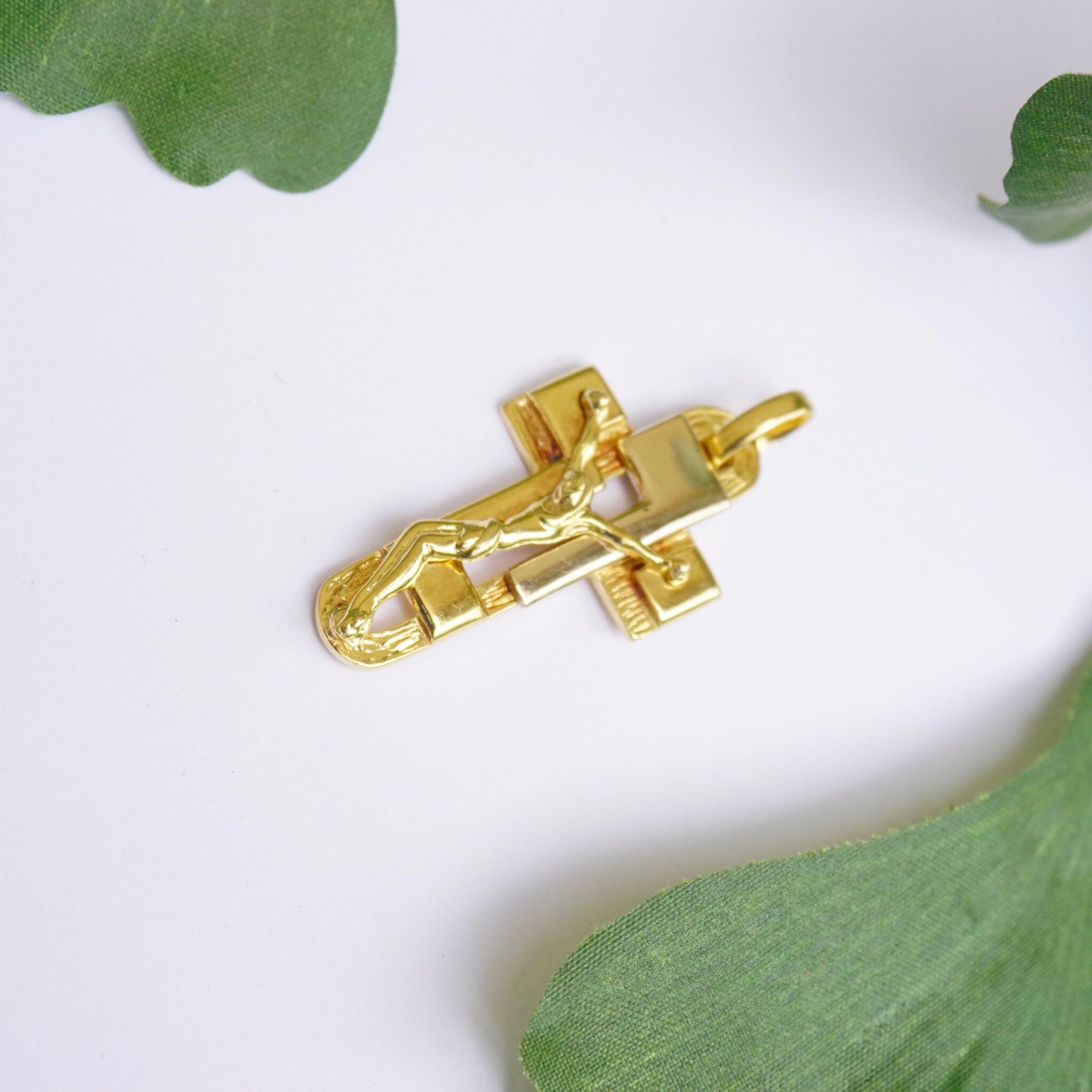 Vintage 18K Gold Jesus Crucifix Pendant, Yellow Gold Jesus On The Cross Pendant, Unique Crucifix Pendant, Antique Gold Catholic Jewelry