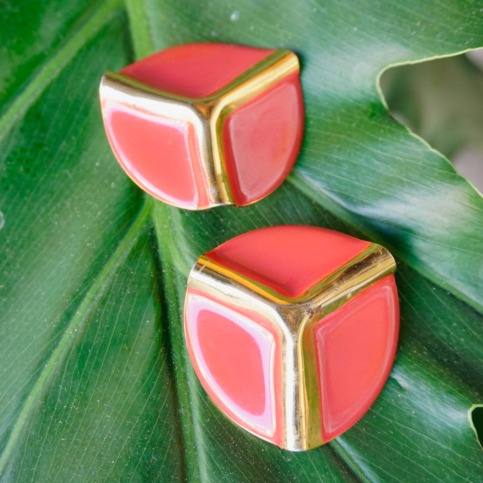 Vintage Abstract Pink and Gold Metal Stud Earrings, 80's Costume Jewelry Earrings With 3D Ripple, Gaudy Pink and Gold Costume Earrings