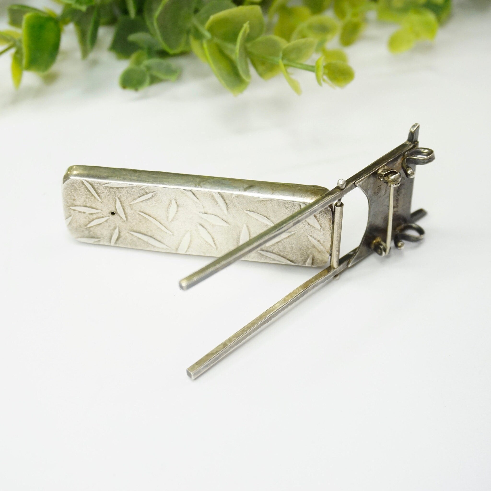 Vintage 18K Gold and Sterling Pendant With Malachite and Black Onyx, Abstract Pin With Moveable Details, Unique Gold and Silver Brooch