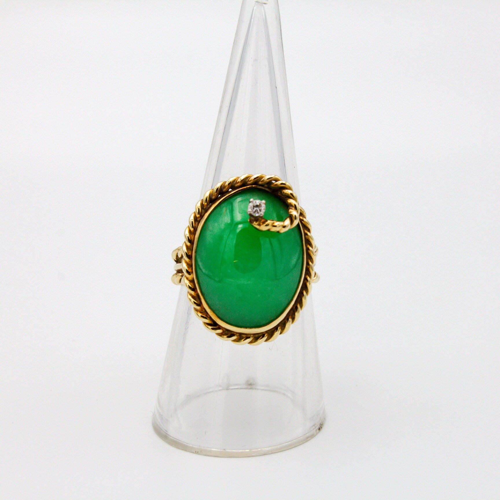 Vintage 14K Gold Jade and Diamond Cocktail Ring, Gold Twist Estate Ring With Green Jade Stone and Diamond Accent, Large Jade Cocktail Ring