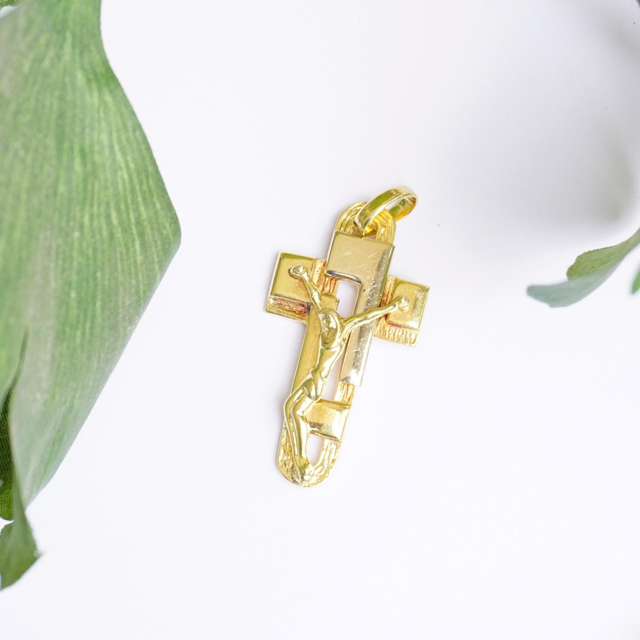 Vintage 18K Gold Jesus Crucifix Pendant, Yellow Gold Jesus On The Cross Pendant, Unique Crucifix Pendant, Antique Gold Catholic Jewelry