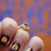 Vintage 14K Gold Blue Opal Ring, Opal Raised Stone Ring With Detailed Gold Setting, Petite Gold Ring With Small Opal Stone, Opalescent Ring