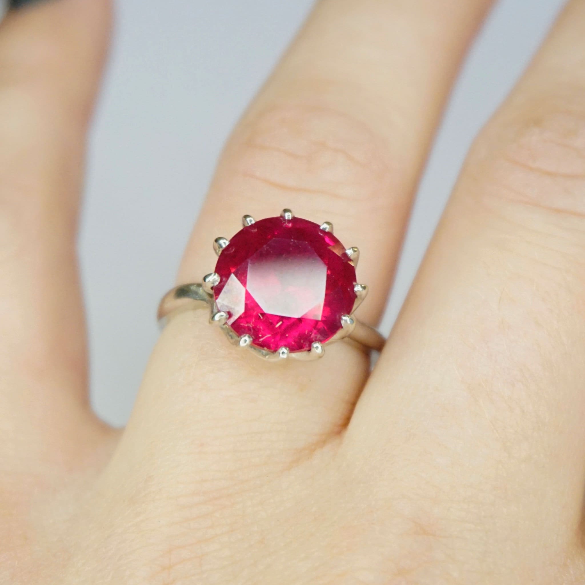 Vintage 10K White Gold Ruby Cocktail Ring, Deco Spiral Setting Gold Ring With Bright Red Stone, Beautiful Raised Stone Ring Set In Gold