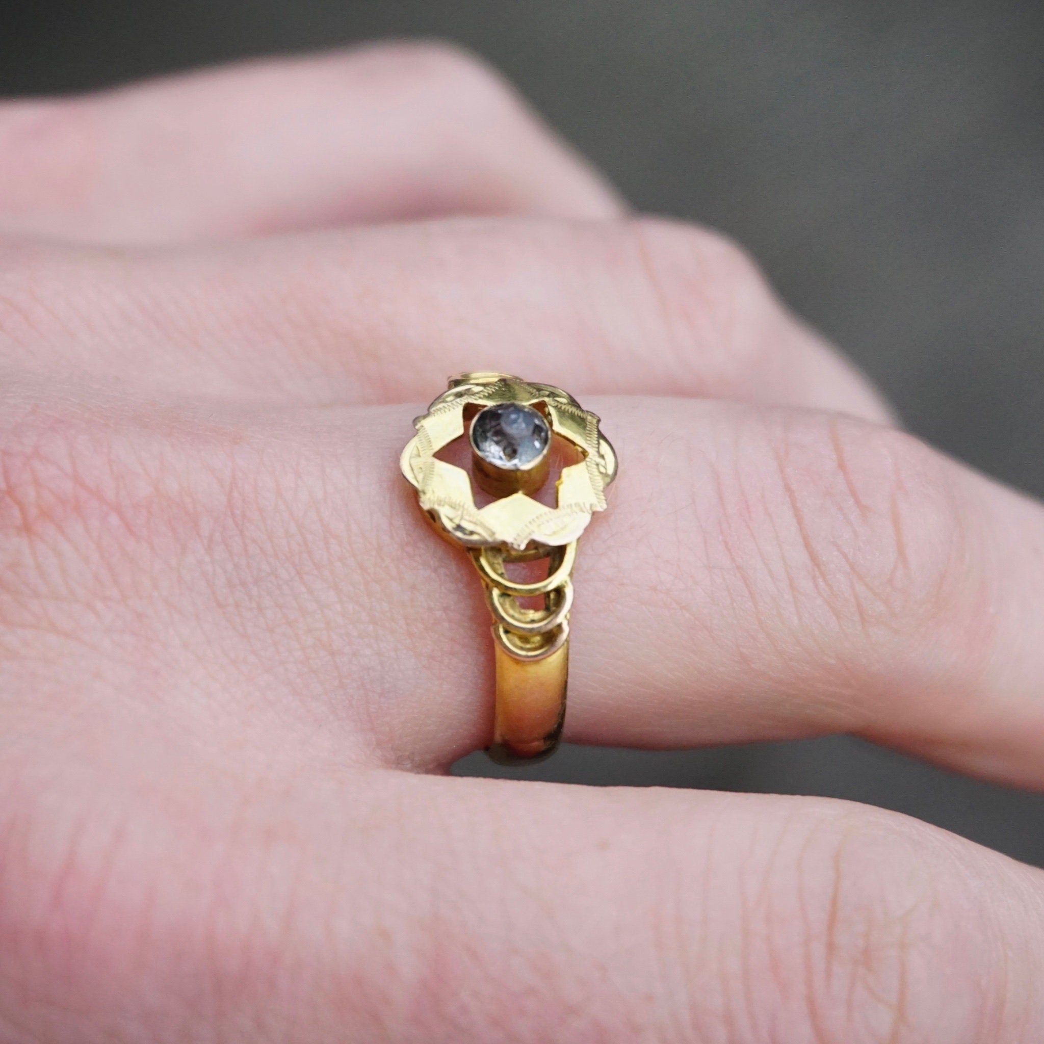 Antique Victorian 14K Gold Ring With Center Stone, Gold Mourning Jewelry Ring With Star Cut Out, Embellished Gold Ring With Small Stone