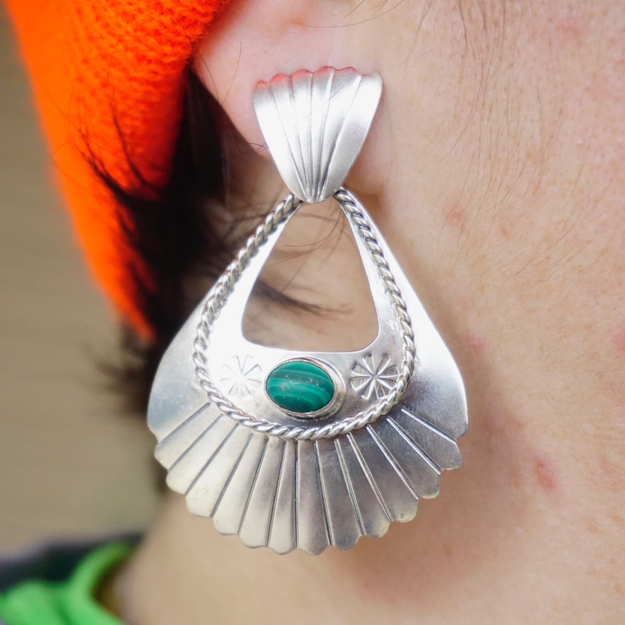 Vintage Nakai Sterling Silver Malachite Dangle Earrings, Silver Sea Shell Earrings With Malachite And Hammered Floral Details, 925 Jewelry