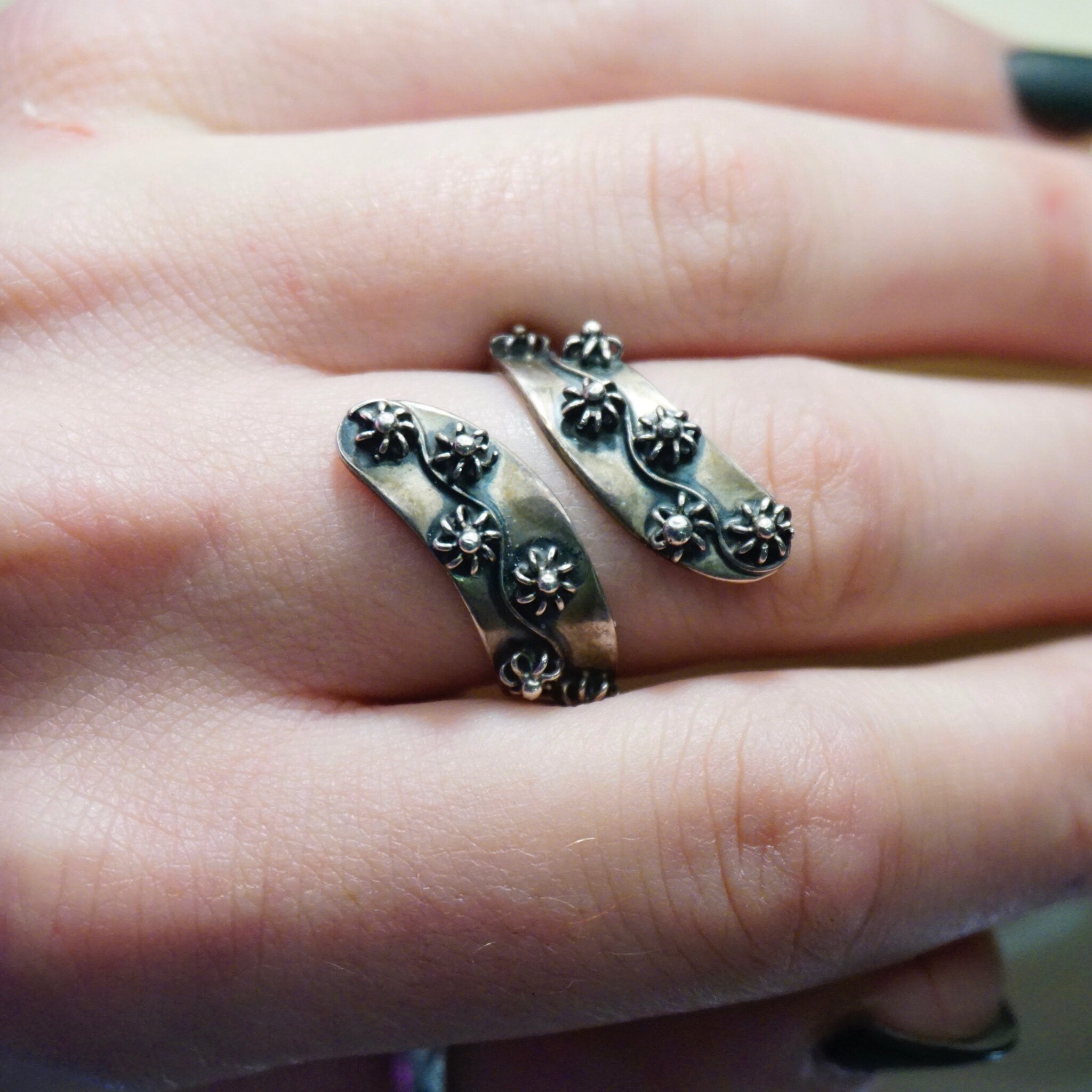 Vintage Sterling Silver Beaded Flower Twist Ring, Wrap Around Ring With Flower Details, Taxco 925 Silver Ring, Made In Mexico