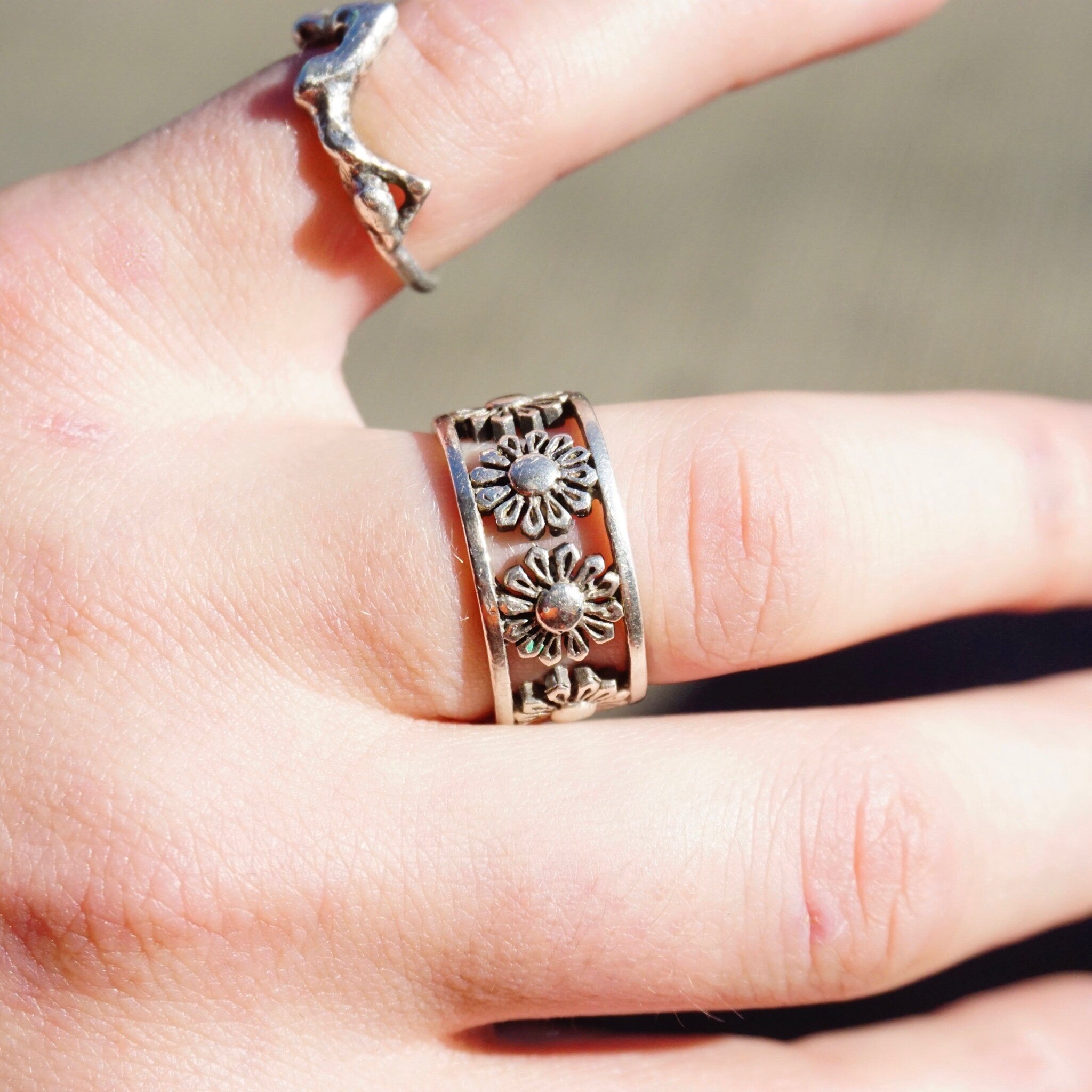 Vintage Sterling Silver Daisy Flower Ring, Silver Flower Cut Out Band Ring, Minimalist Sterling Silver Daisy Ring, 925 Jewelry