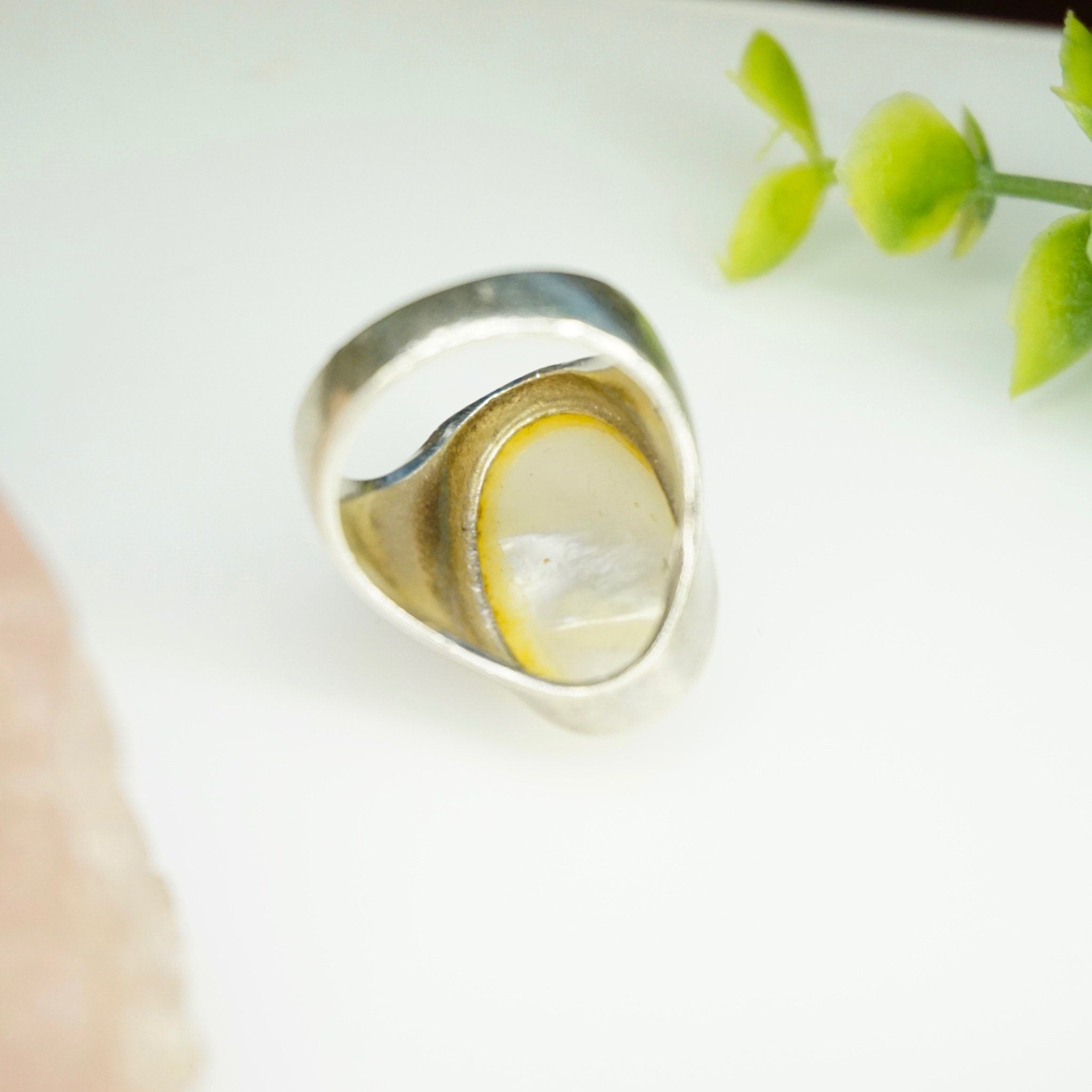 Vintage Sterling Silver Mother Of Pearl Ring, Beautiful Iridescent Silver Ring With Mother of Pearl, Unisex Ring, Silver Ring, 925 Jewelry