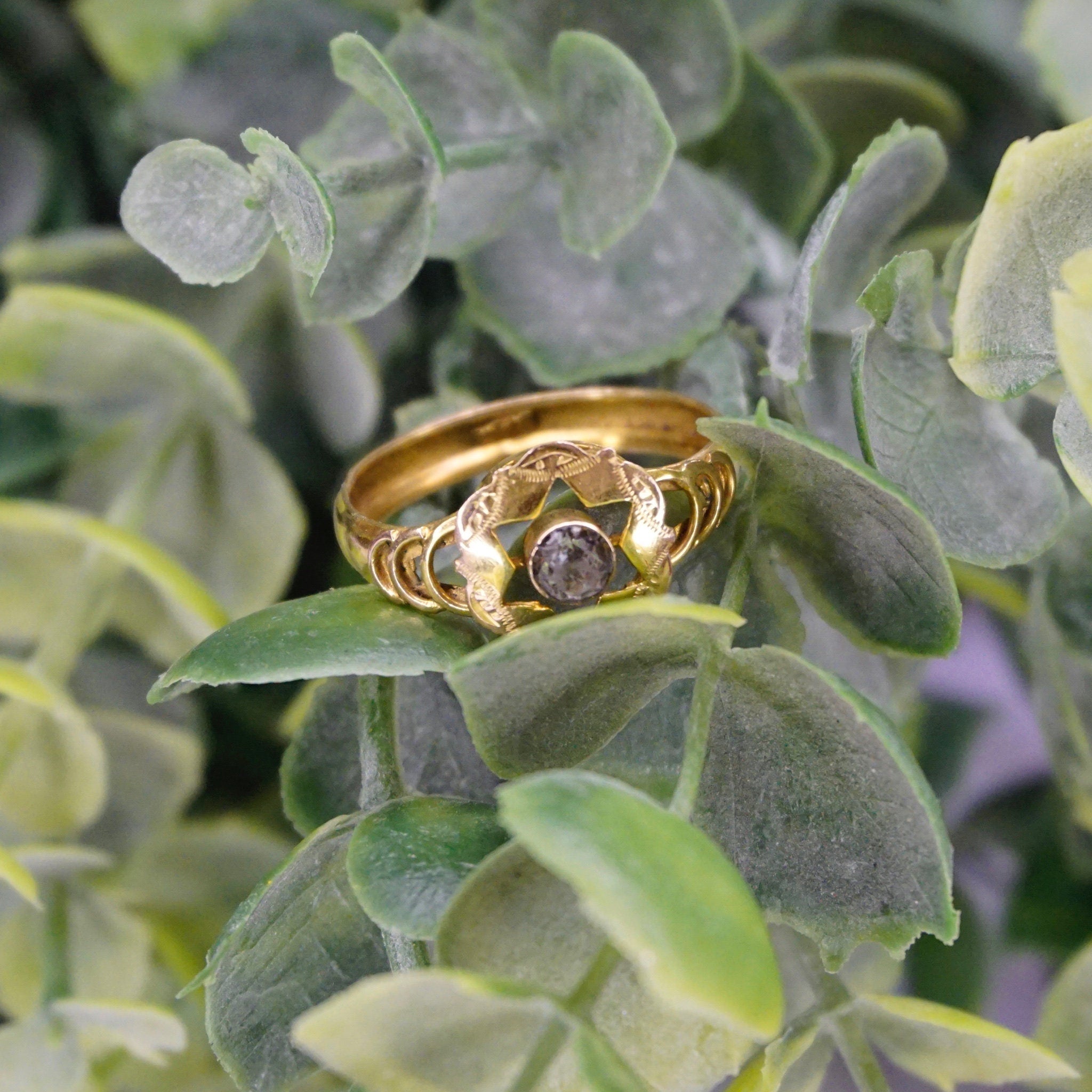 Antique Victorian 14K Gold Ring With Center Stone, Gold Mourning Jewelry Ring With Star Cut Out, Embellished Gold Ring With Small Stone