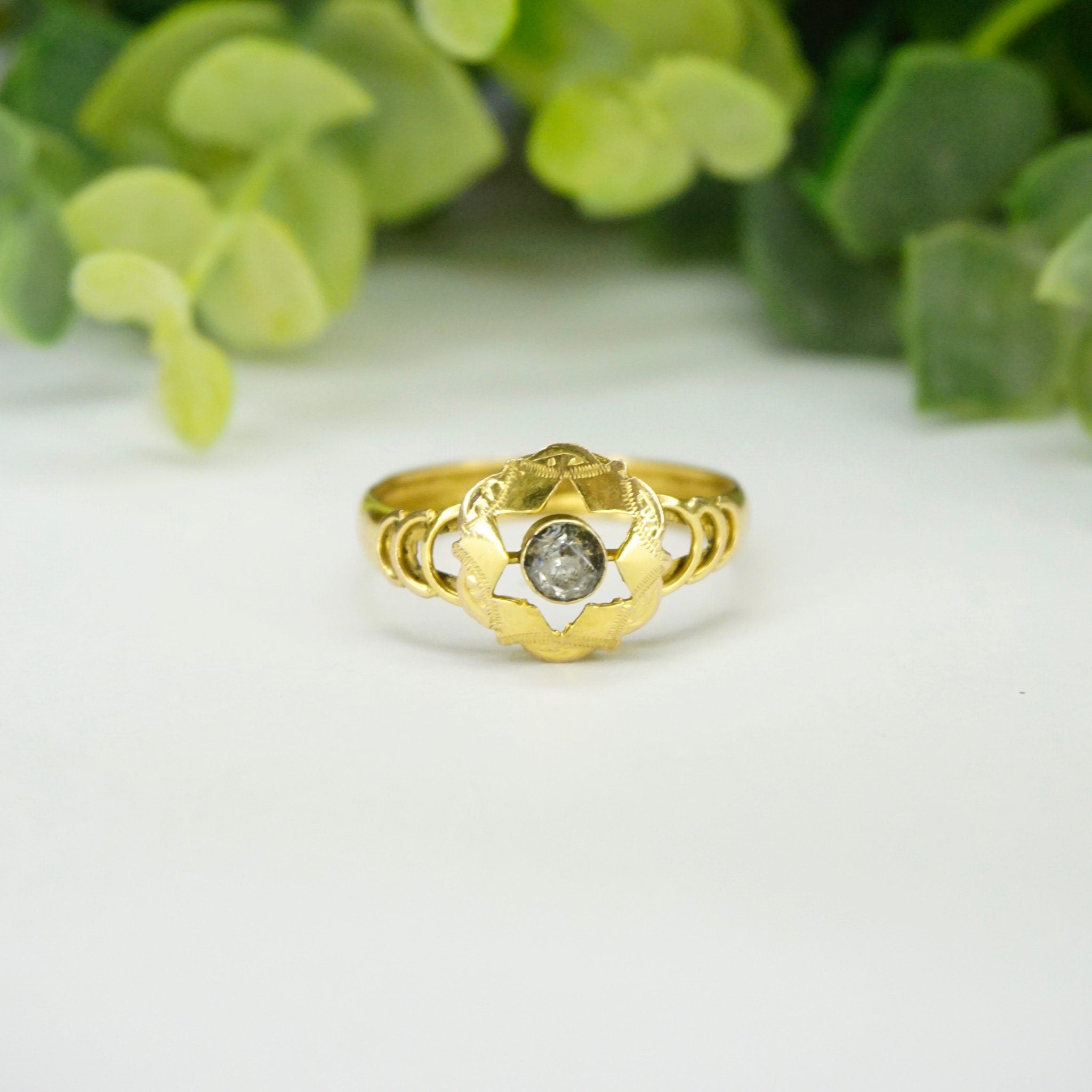 Antique Victorian 14K Gold Ring With Center Stone, Gold Mourning Jewelry Ring With Star Cut Out, Embellished Gold Ring With Small Stone