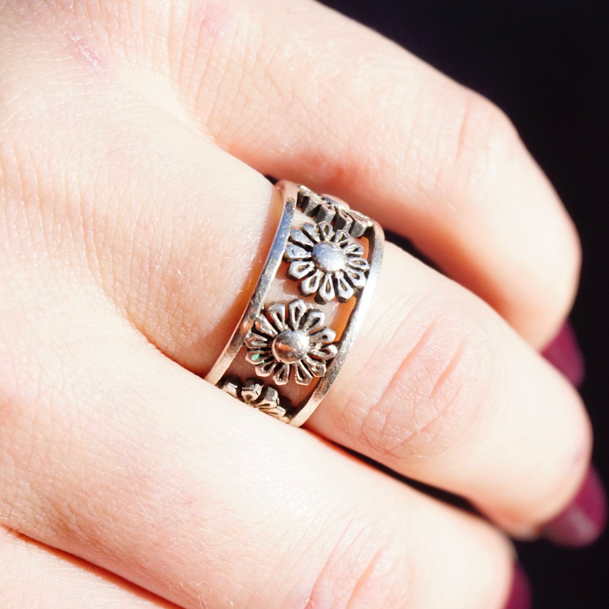 Vintage Sterling Silver Daisy Flower Ring, Silver Flower Cut Out Band Ring, Minimalist Sterling Silver Daisy Ring, 925 Jewelry