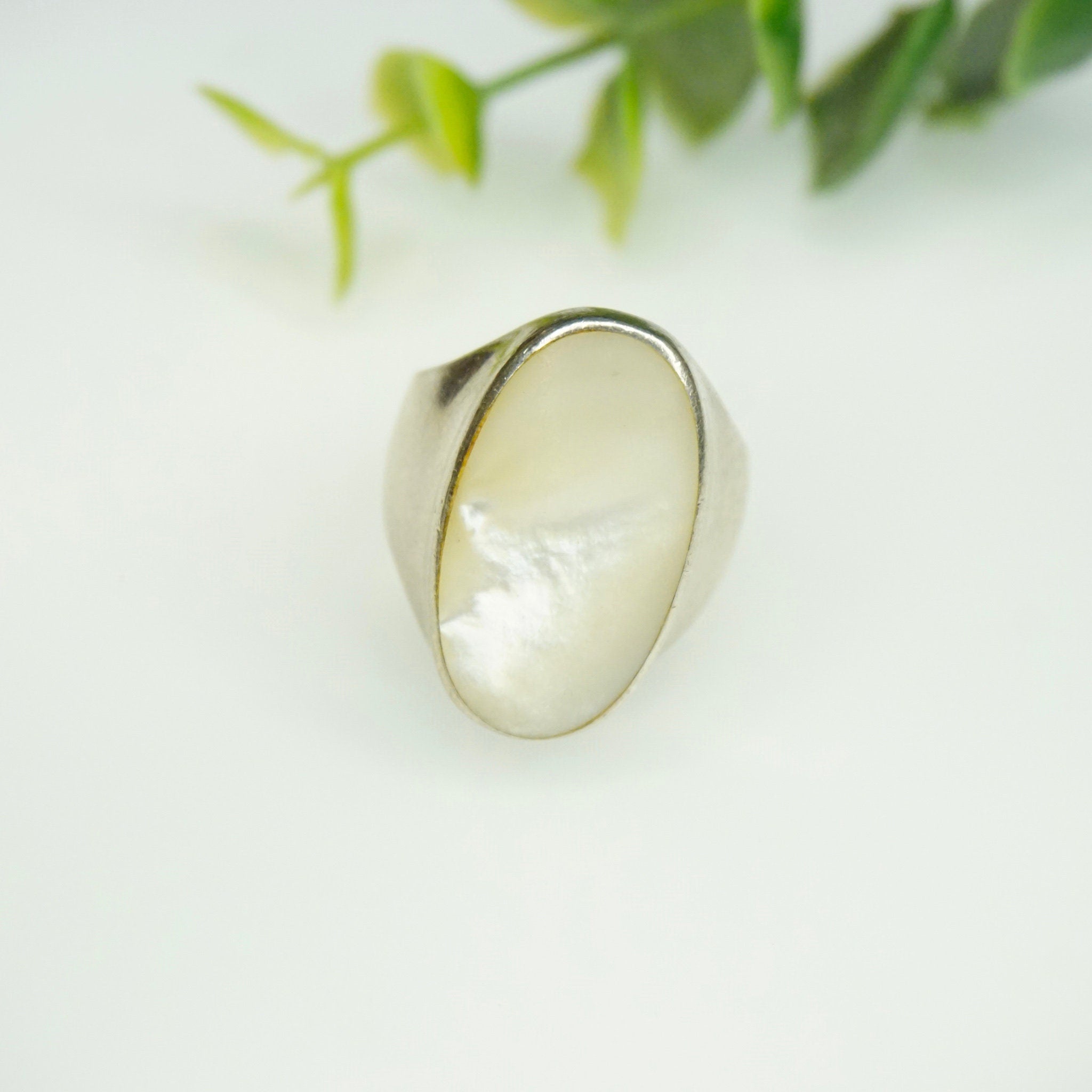 Vintage Sterling Silver Mother Of Pearl Ring, Beautiful Iridescent Silver Ring With Mother of Pearl, Unisex Ring, Silver Ring, 925 Jewelry