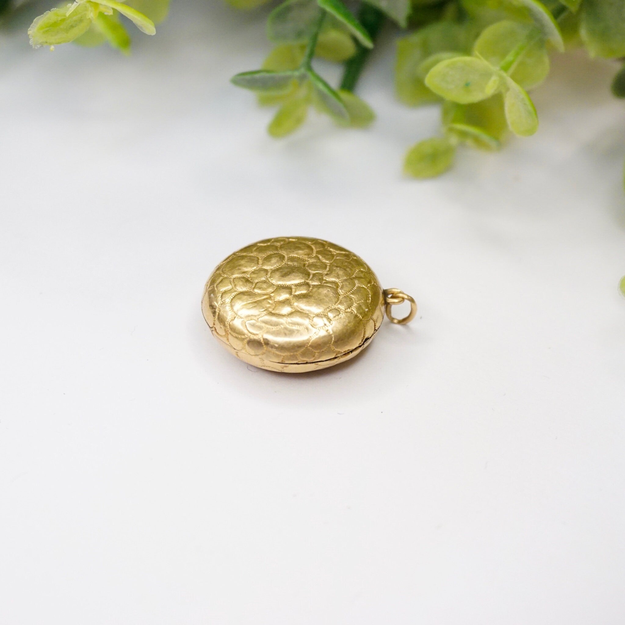 Vintage 10K Gold Compass, Victorian Compass Pendant With Gold Setting, Small Gold Compass With Hammered Details, 10K Gold Nugget Compass