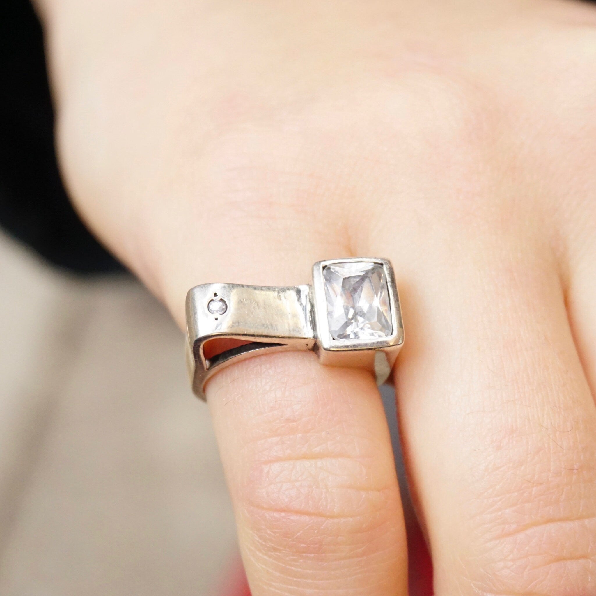 Vintage Sterling Silver Ring With Off Set Stone, Unique Silver Ring With Rectangle Face And Emerald Cut Glass, Small Silver Cut Out Ring
