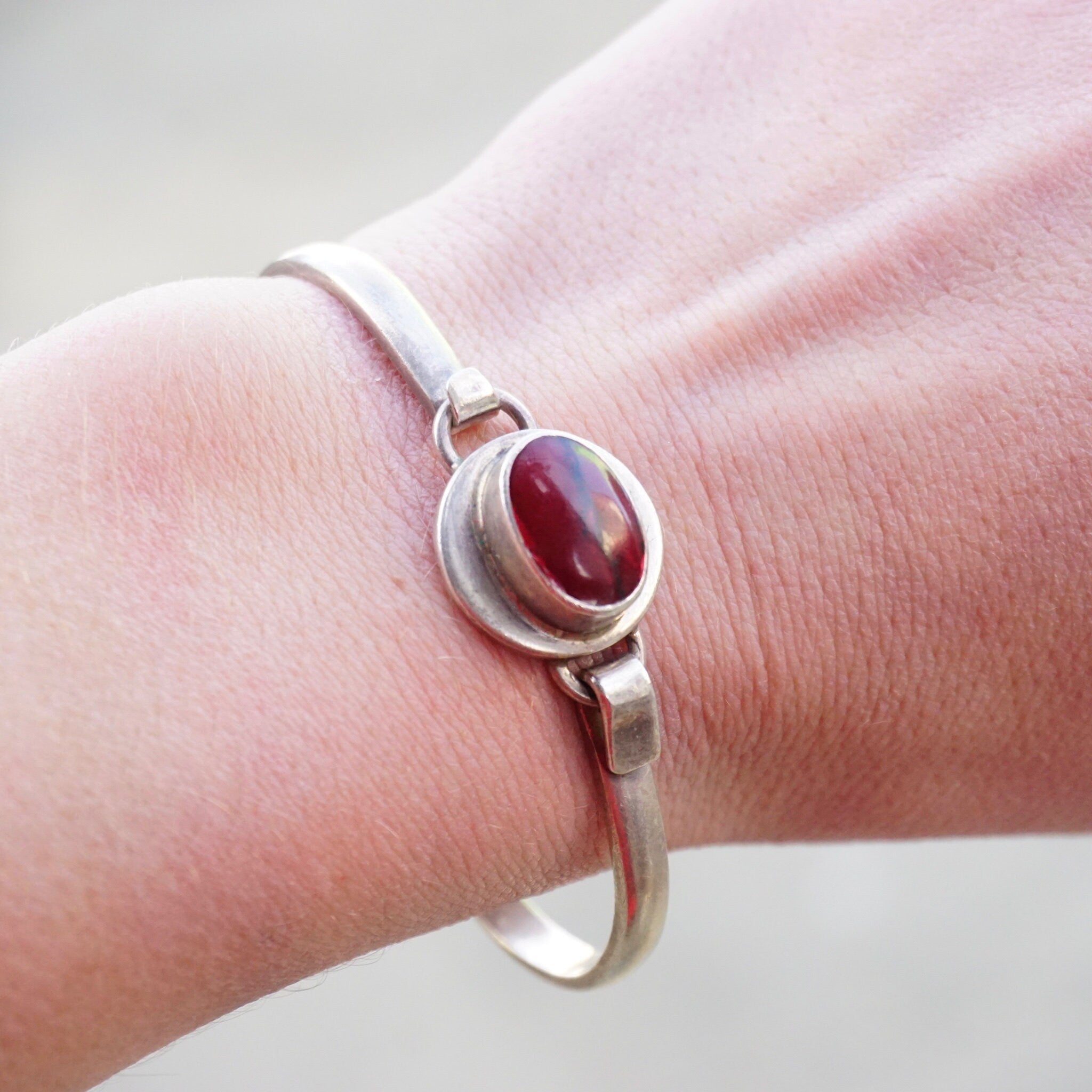 Vintage Red Jasper Sterling Silver Hinged Bangle, Silver Bracelet With Dark Red Stone, Modernist Silver Bangle Made In Mexico, 925 Jewelry