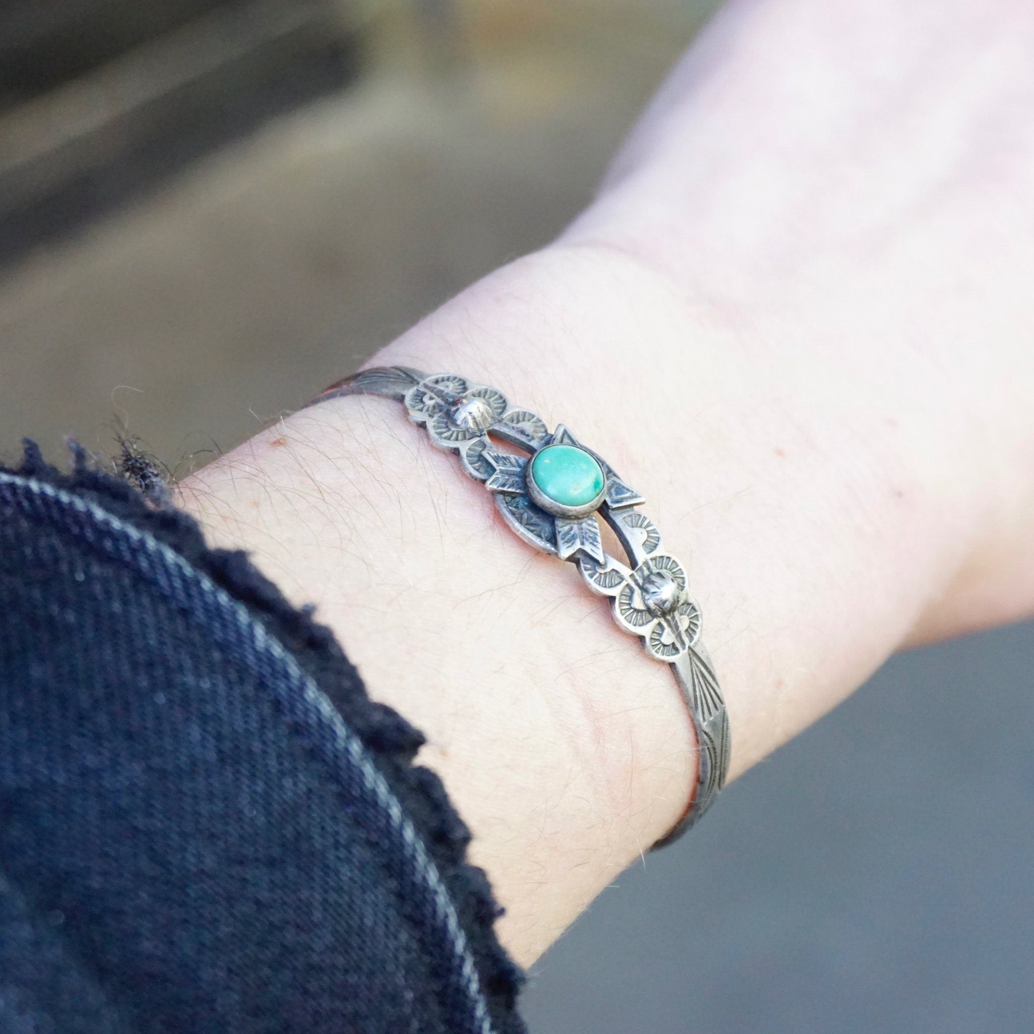 Vintage Coin Silver Turquoise Cuff Bracelet, Petite Silver Bracelet Beautiful Hammered Details, Natural Turquoise, Old Pawn Jewelry
