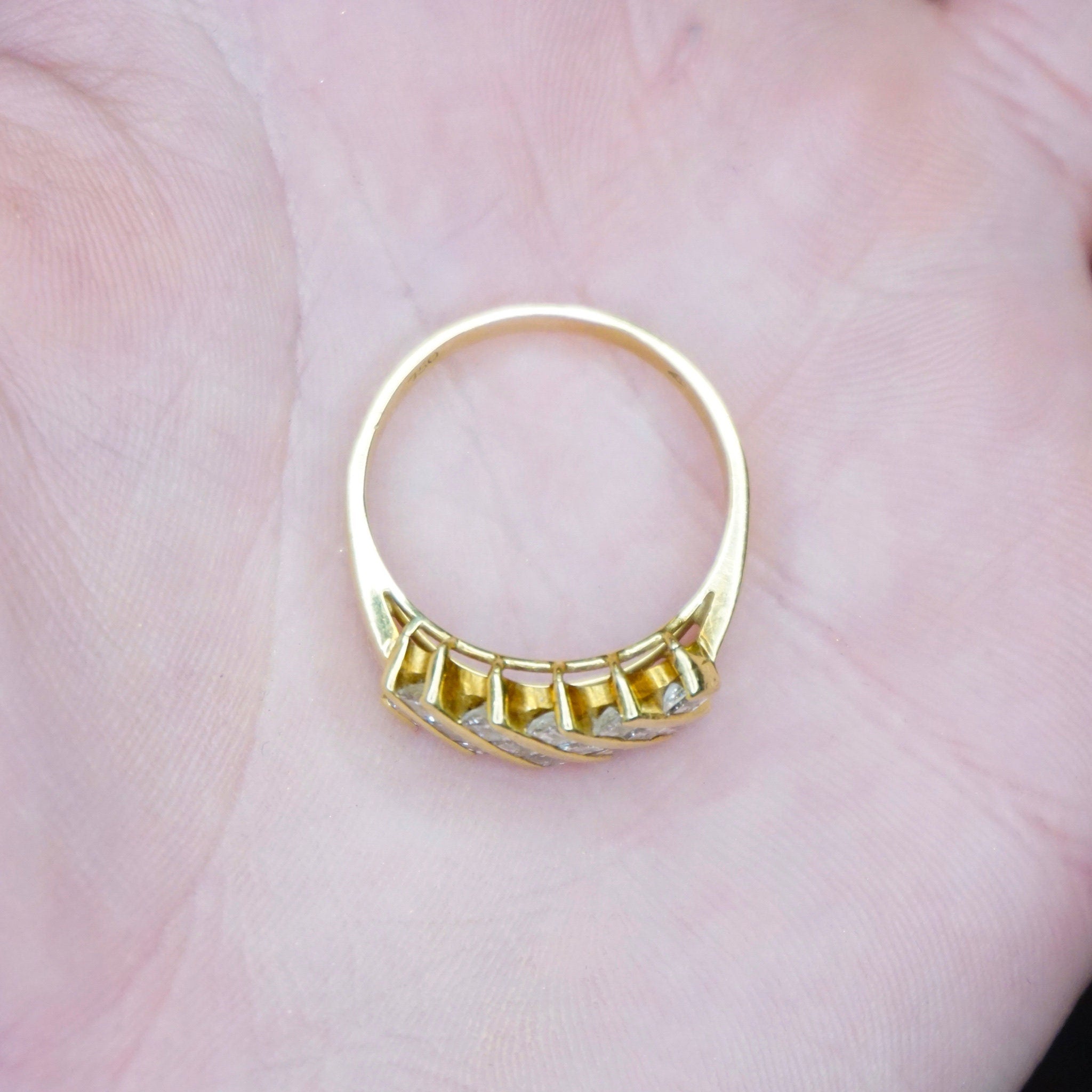 Vintage 18K Gold Ring With Baguette Diamonds, Beautiful Gold Ring With Inlaid Diamonds, Gold Ring With 14 Baguette Cut Diamonds, 750 Jewelry
