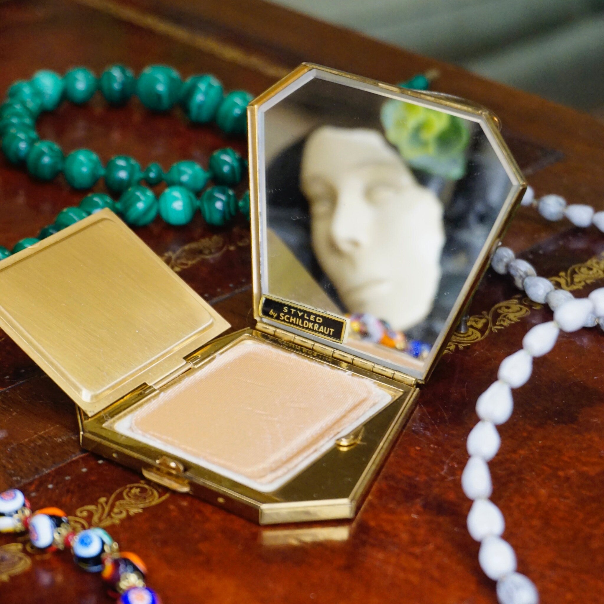 Vintage Bakelite Makeup Compact, Marbled Green Compact With Jadeite Stones, Styled By Schildkraut Makeup Compact, Bakelite Jewelry