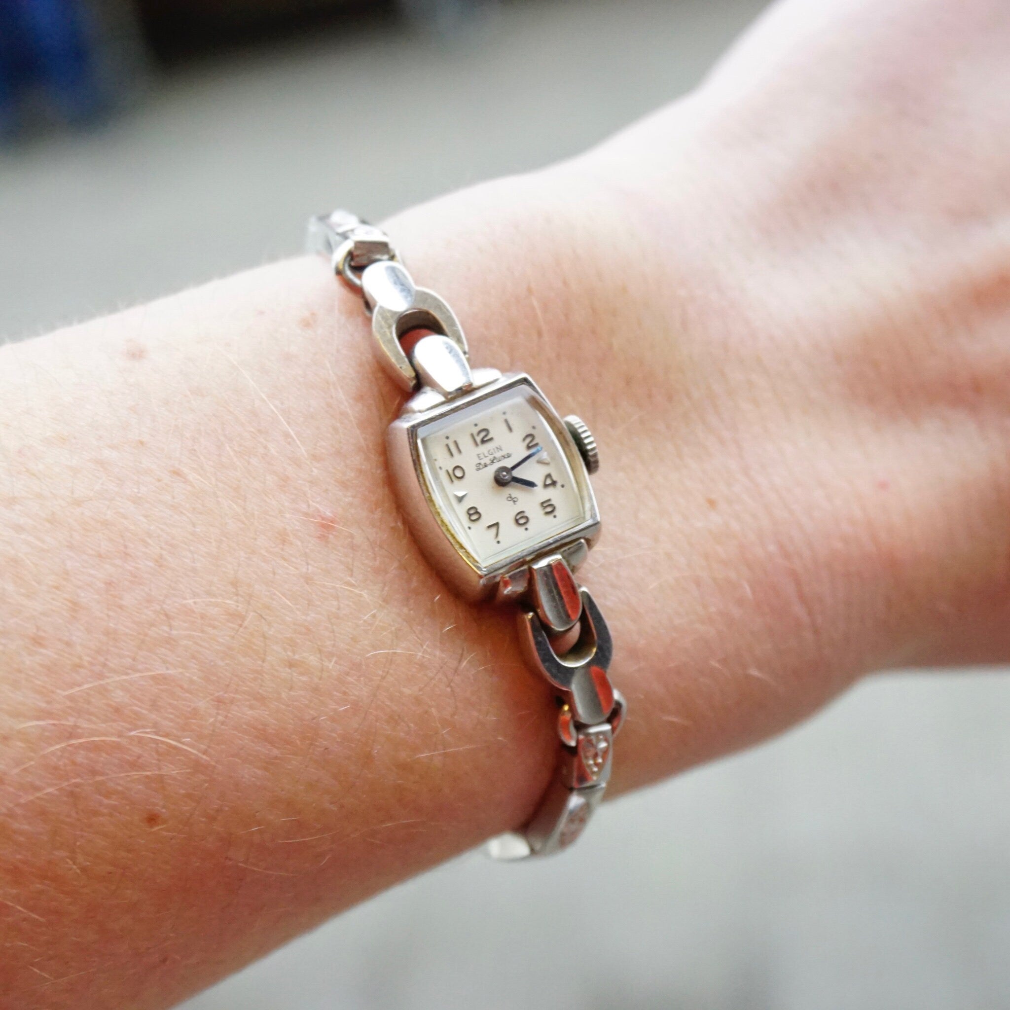 Vintage Elgin De Luxe 10K GF Ladies Watch, Petite White Gold Watch With Stretch Band, Manual 17 Jewel Movement Watch, Working Condition