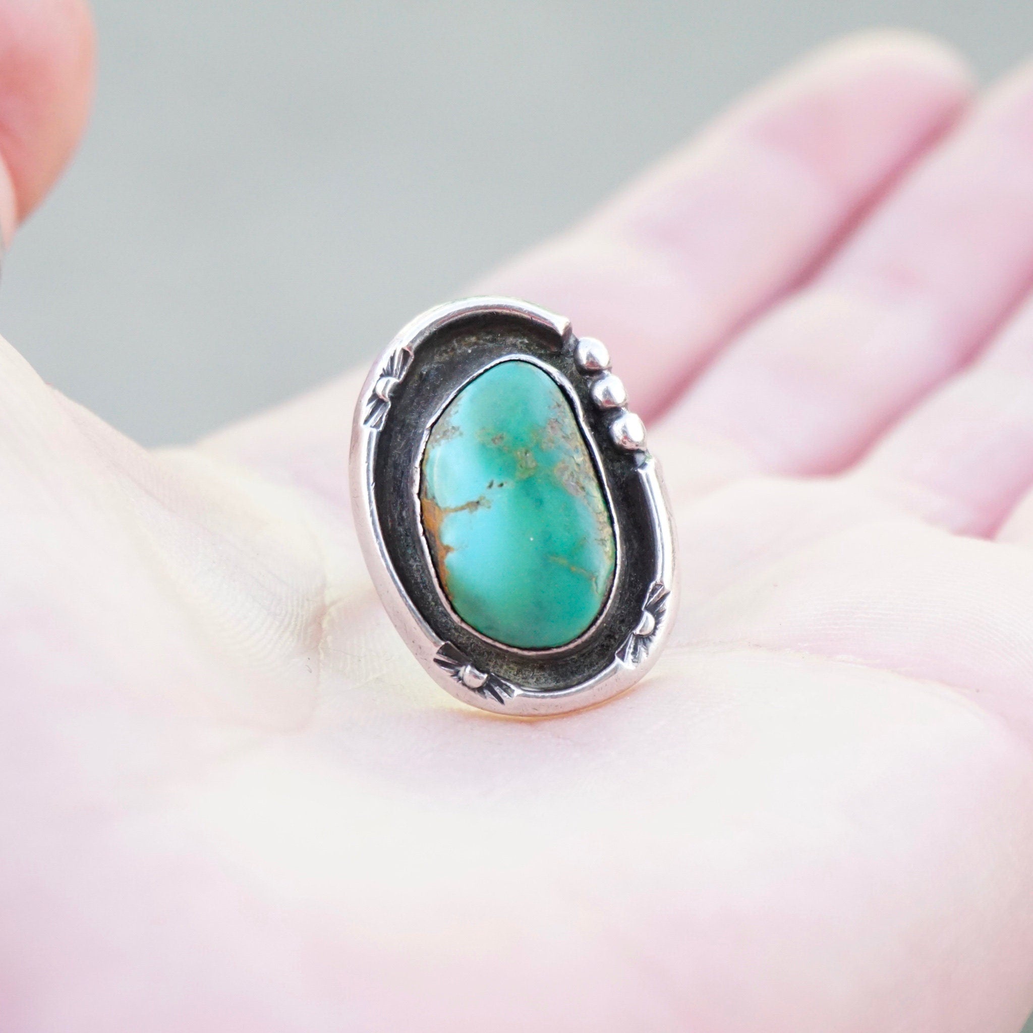 Vintage Native American Silver Turquoise Ring, Beautiful Turquoise Ring With Silver Detail, Hammered Silver Ring With Natural Turquoise, 925