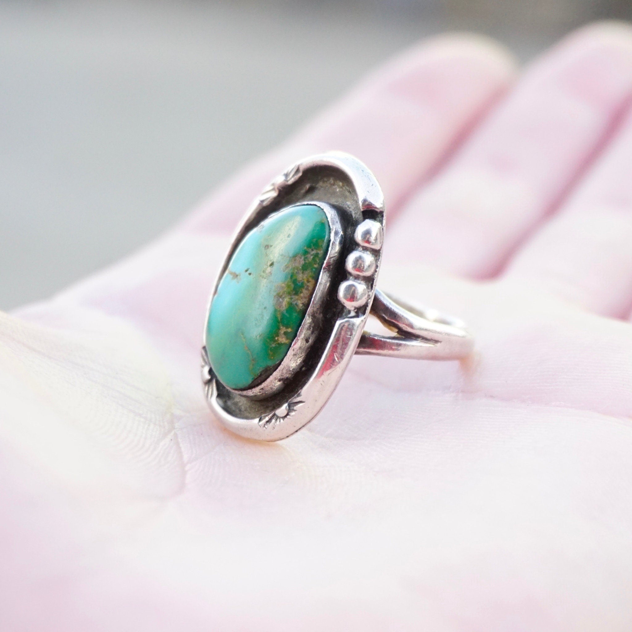 Vintage Native American Silver Turquoise Ring, Beautiful Turquoise Ring With Silver Detail, Hammered Silver Ring With Natural Turquoise, 925