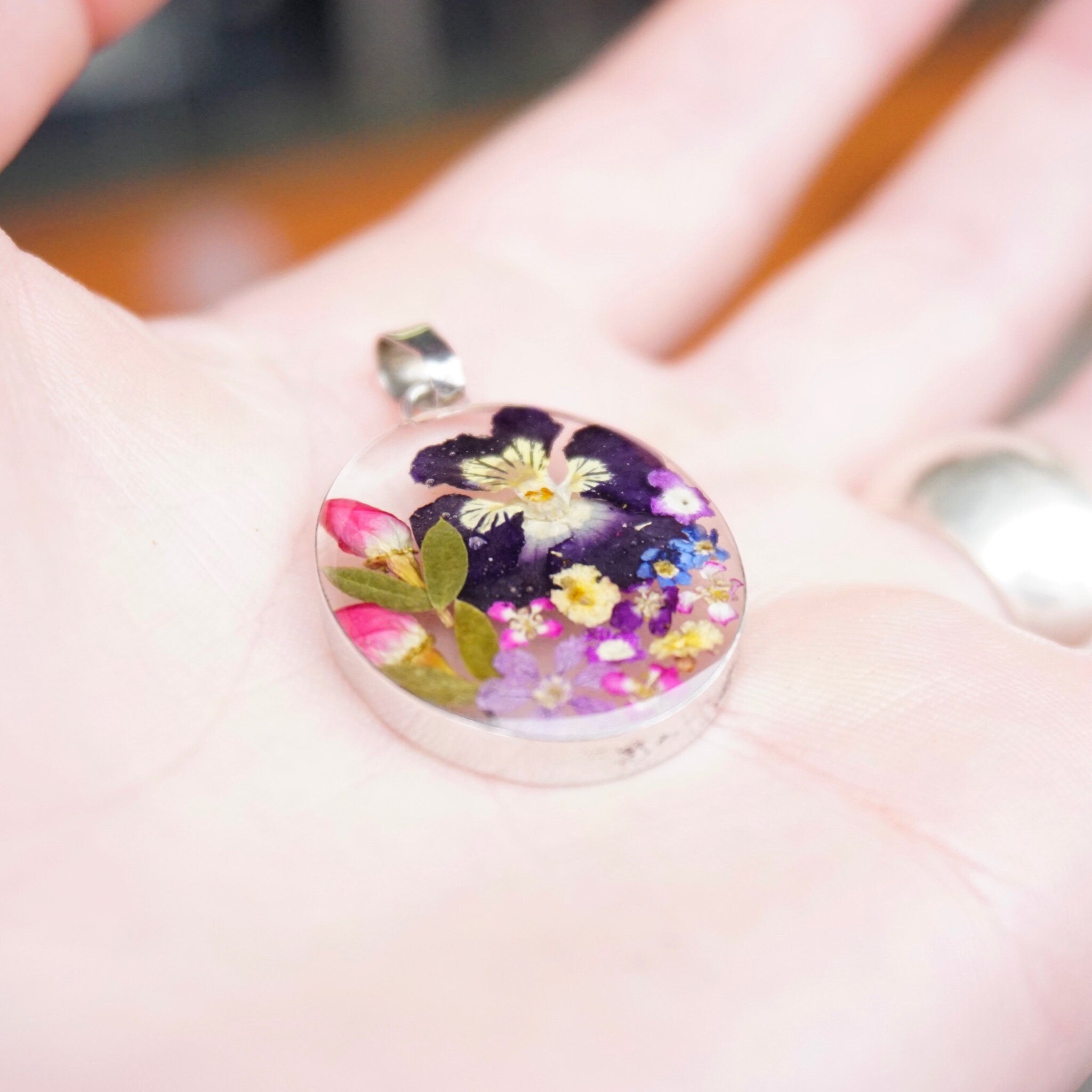Vintage Dried Flower Resin Sterling Silver Pendant, ATI 925 Mexico Oval Pendant, Pressed Purple Flower Pendant Set In Silver, 925 Jewelry