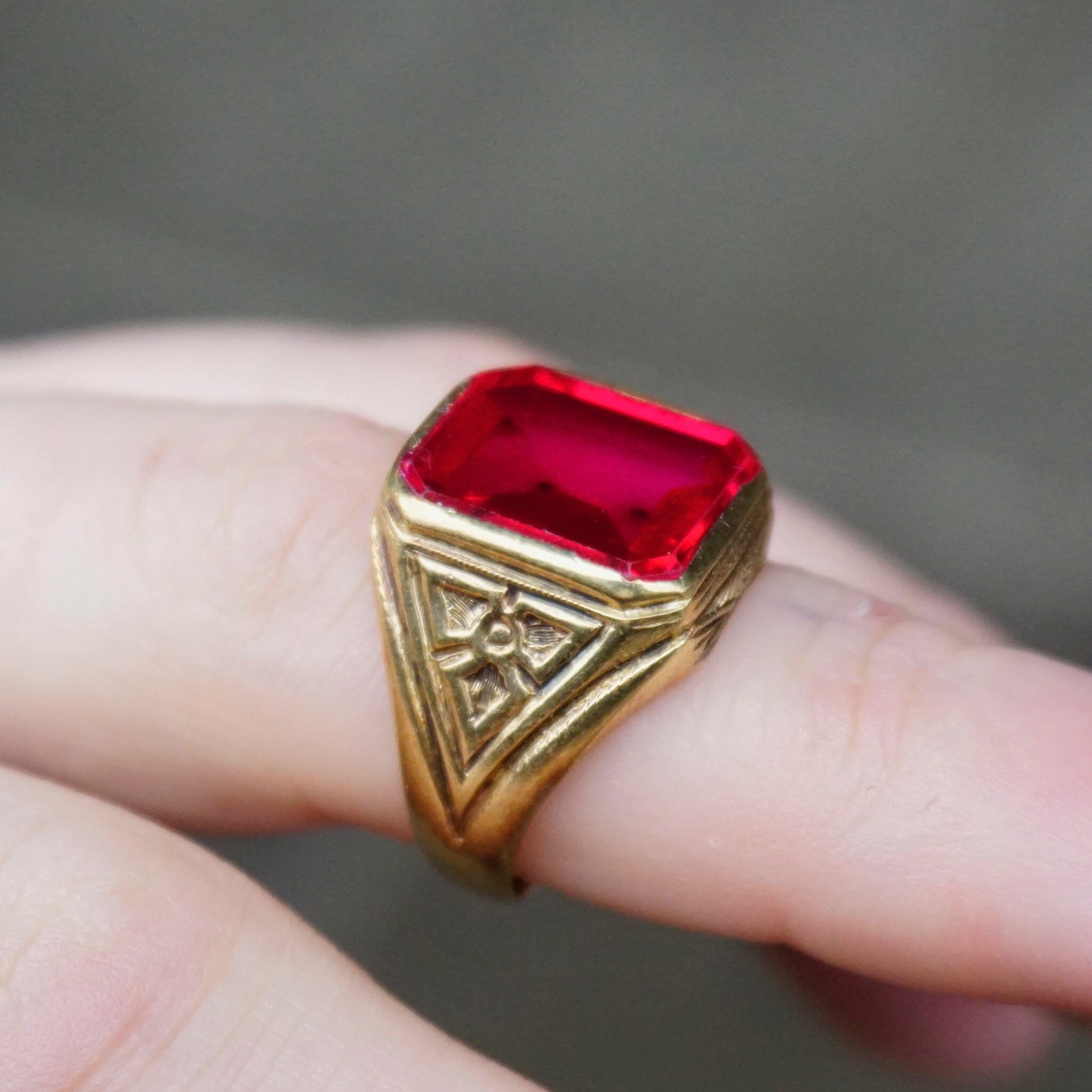 Vintage 14K Gold Ruby Glass Ring, Men's Yellow Gold Estate Ring With Synthetic Ruby Stone, Etched 14K Gold Ring, Statement Ring, Size 8 US