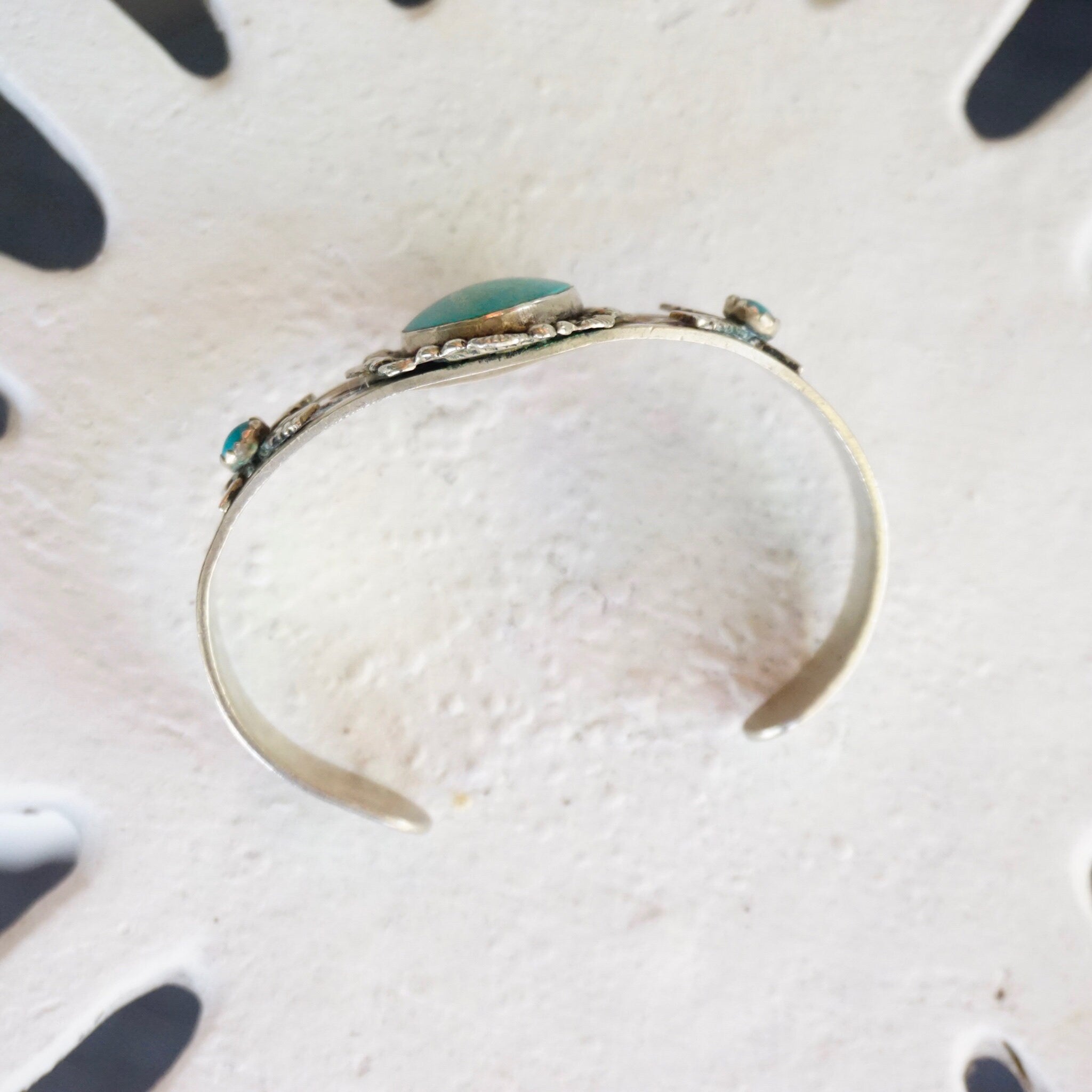 Vintage Native American Turquoise Cuff Bracelet, Beautiful Hammered Silver Cuff With Large Turquoise Stone, Arrow Design, Old Pawn Jewelry