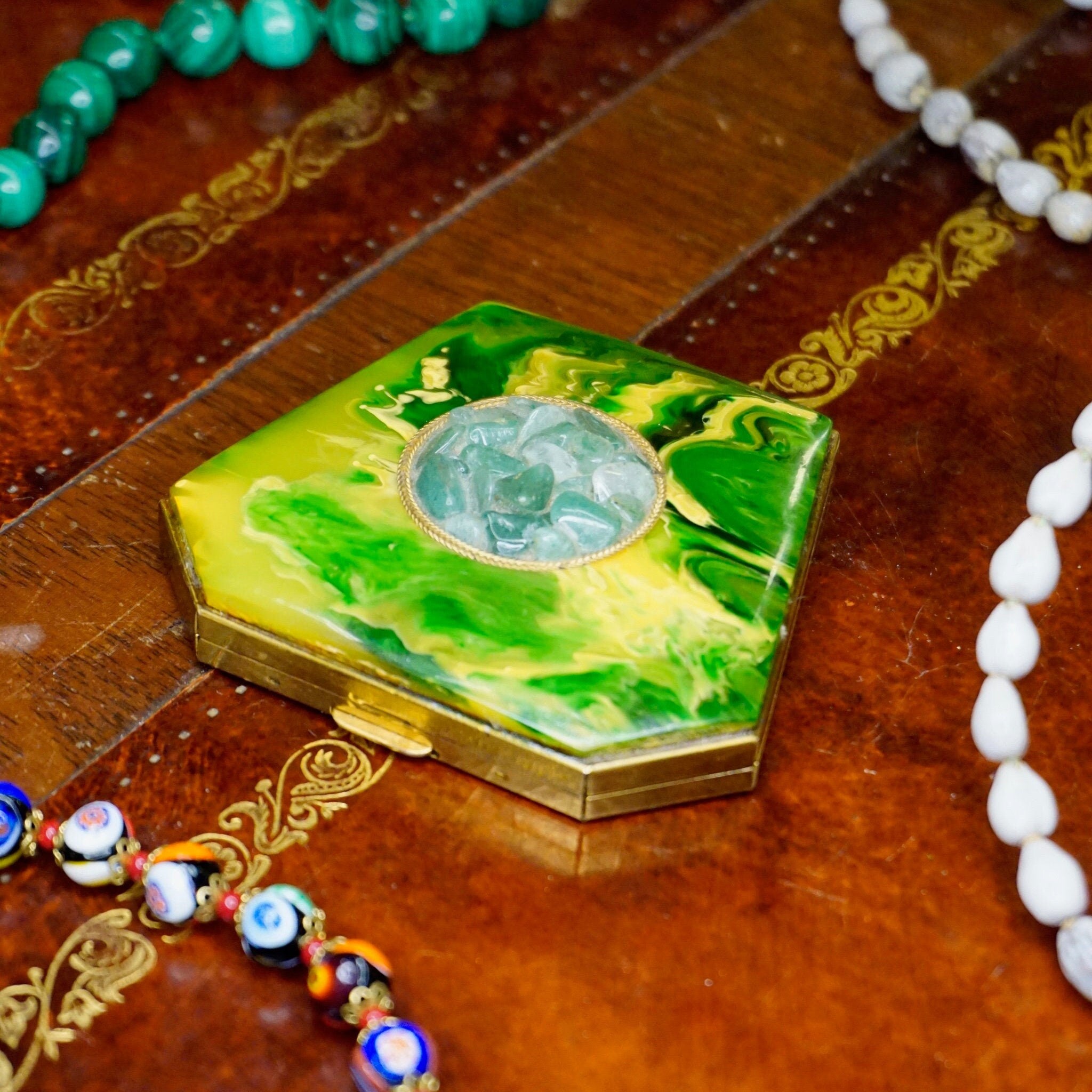 Vintage Bakelite Makeup Compact, Marbled Green Compact With Jadeite Stones, Styled By Schildkraut Makeup Compact, Bakelite Jewelry