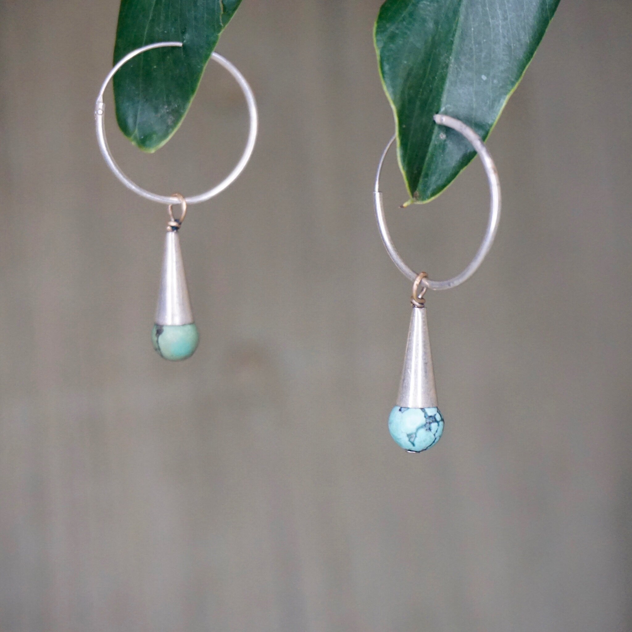 Vintage Silver Hoop Earrings With Turquoise Charm, Small Huggie Hoop Earrings With Marbled Turquoise Stone, Minimalist Silver Earrings