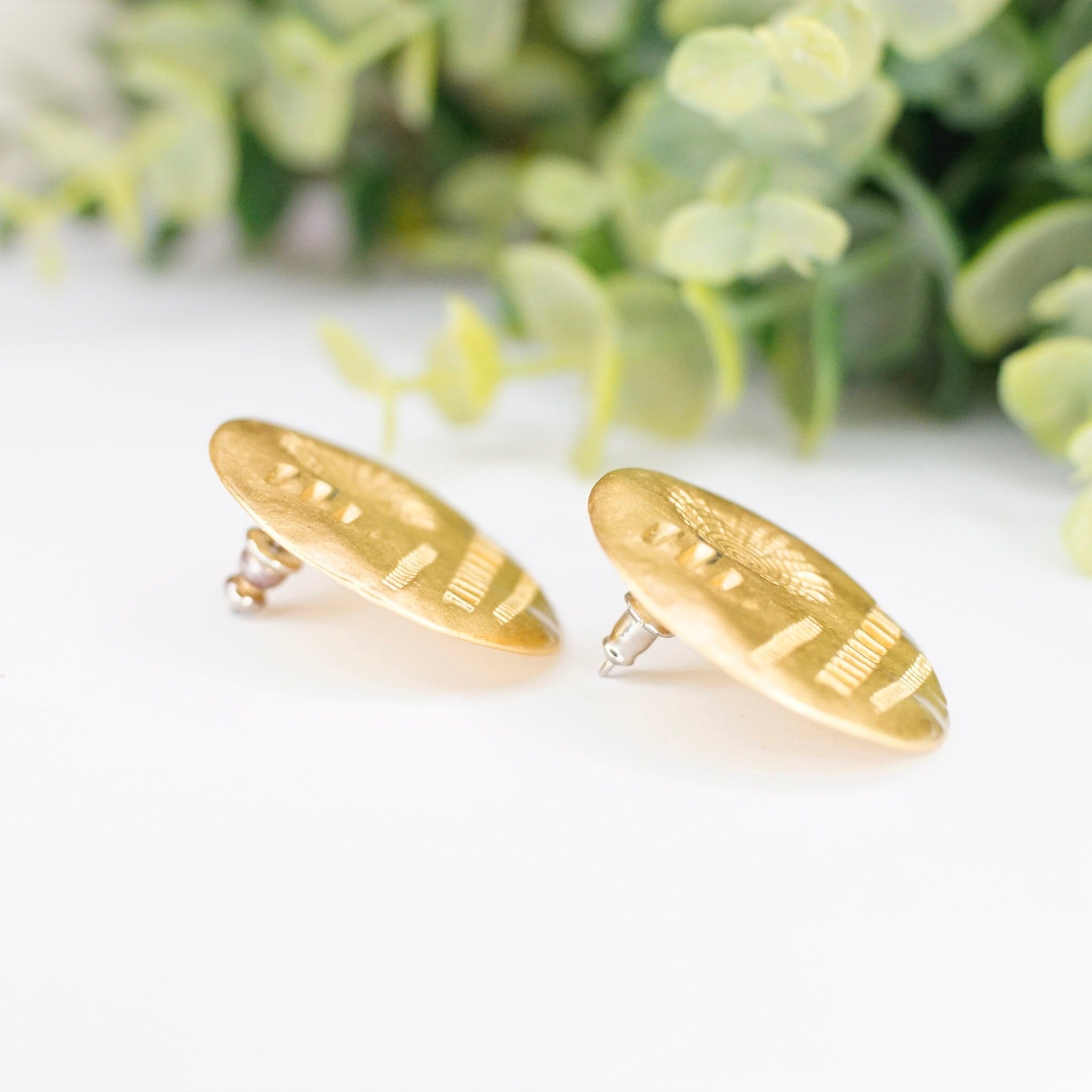 Vintage Gold Tone Disc Stud Earrings, Abstract Round Earrings With Hammered/Stamped Details, Unique Gold Post Earrings, Artisan Jewelry